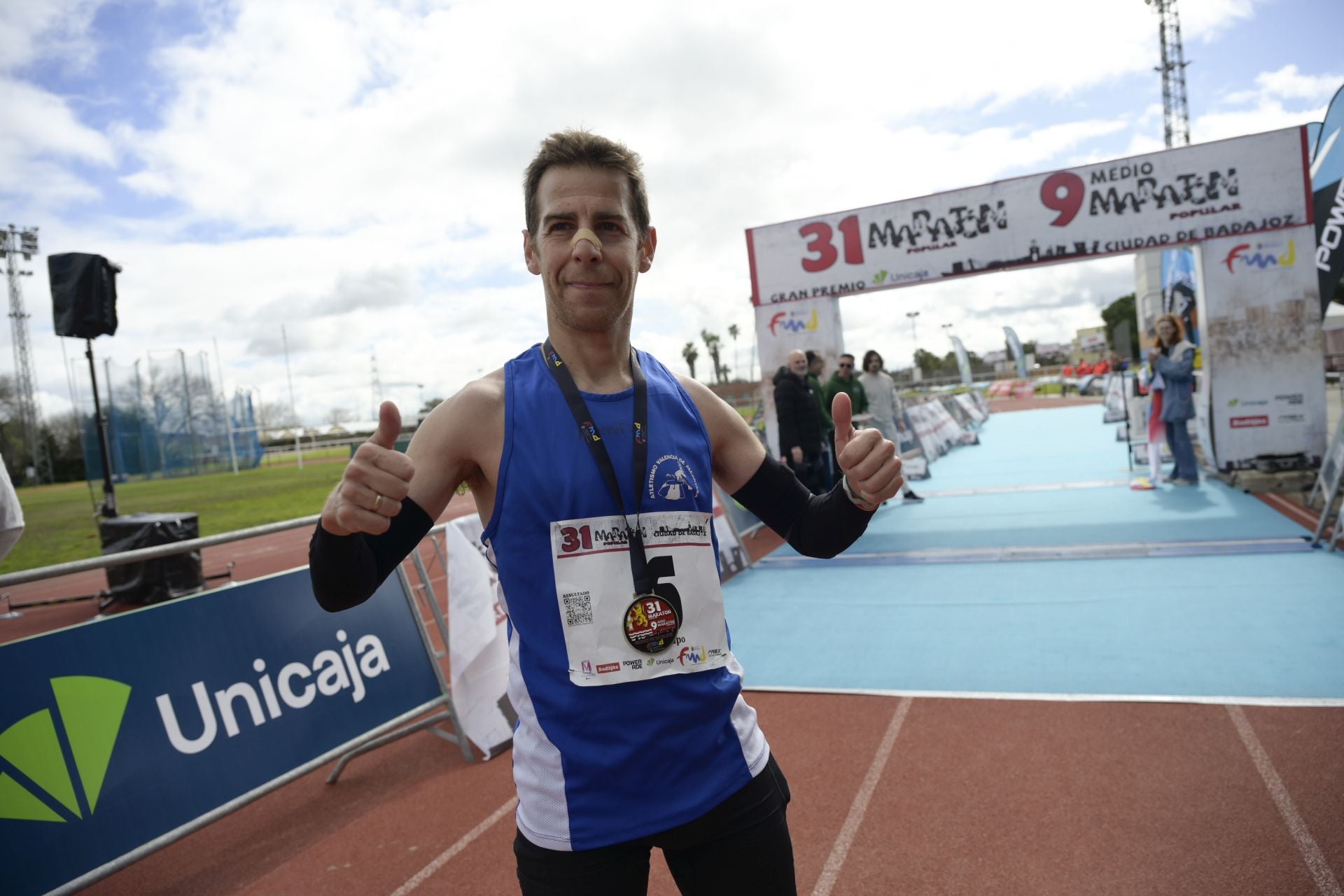 El Maratón Popular y Medio Maratón de Badajoz, en imágenes