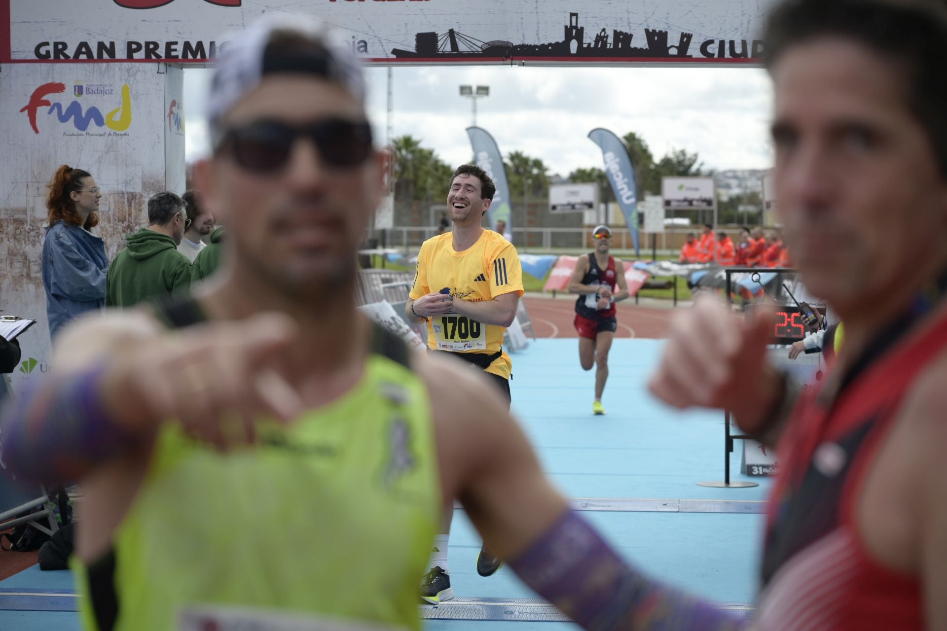 El Maratón Popular y Medio Maratón de Badajoz, en imágenes