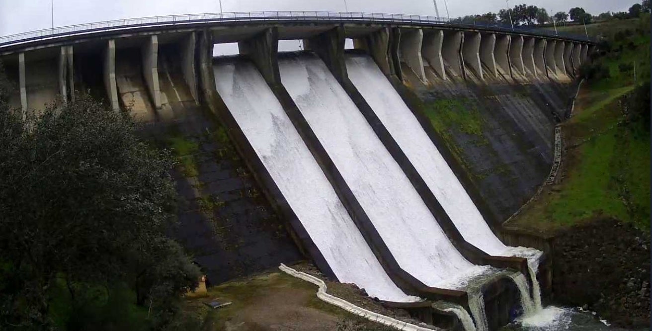 La presa de Tentudía, entre Calera de León y Monesterio, también está desembalsando. 