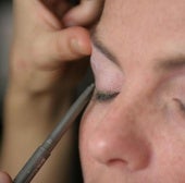 Ordenan la retirada de un lote de desmaquillante de ojos por contener demasiados microorganismos