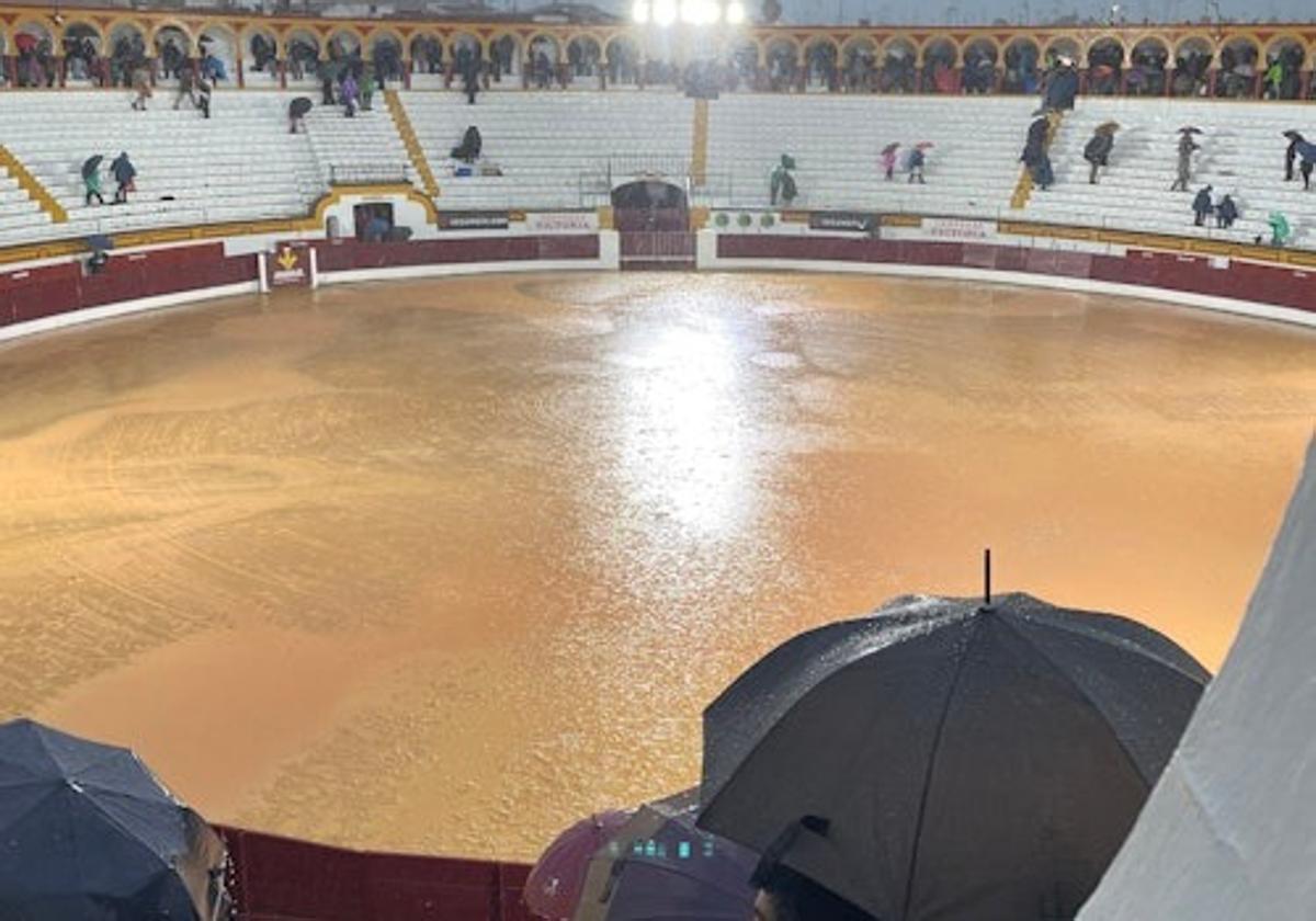 La plaza de Olivenza ya sufrió los aguaceros el segundo fin de semana de marzo, obligando a suspender la corrida vespertina del sábado.