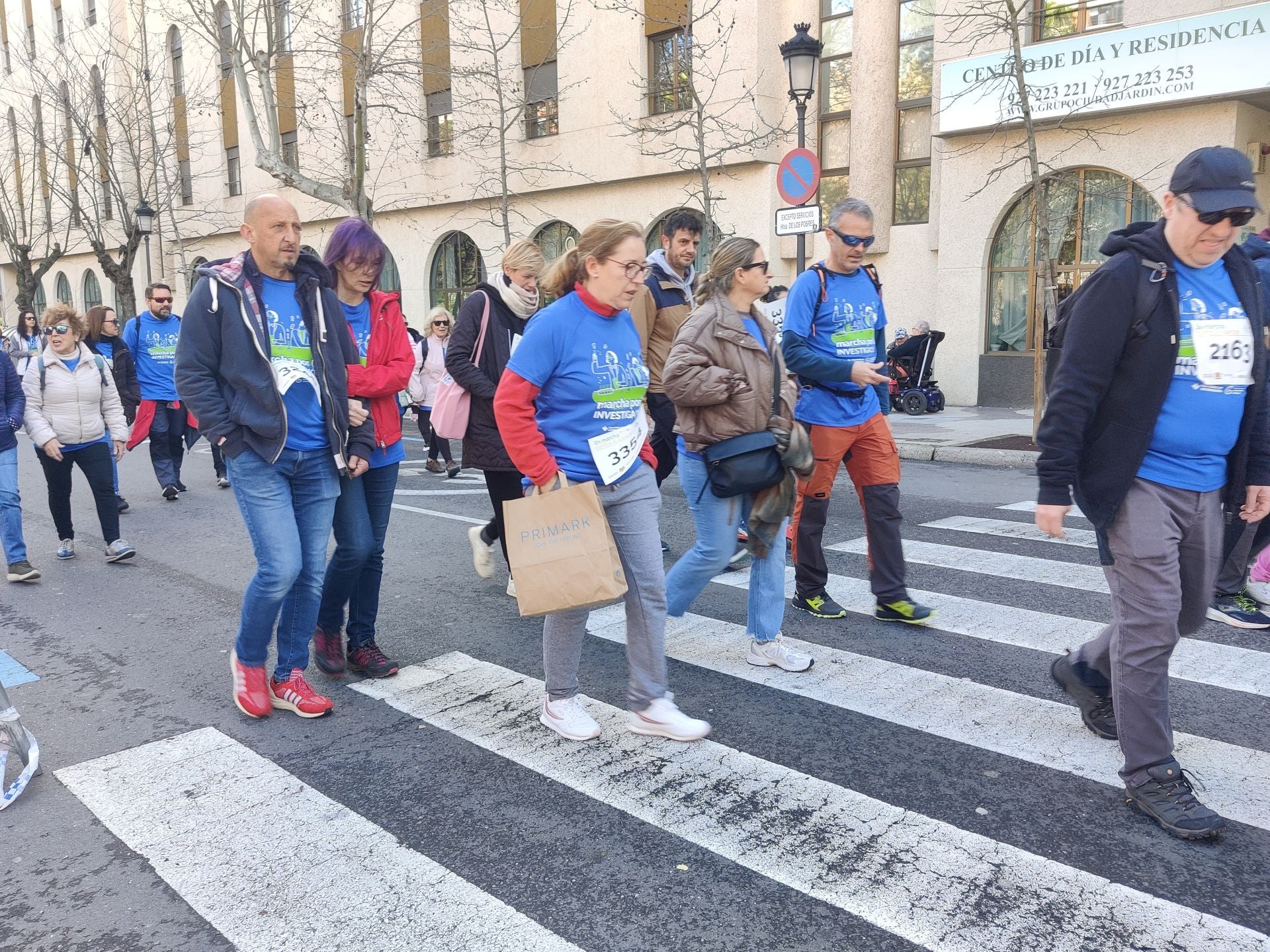 La marcha contra el cáncer en Cáceres, en imágenes