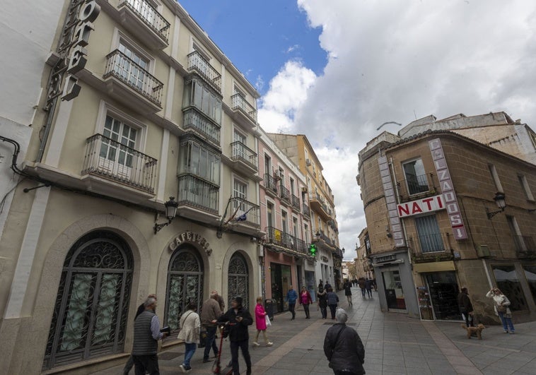 Un grupo inversor compra en subasta Las Marinas para reabrirlo como hotel en Cáceres