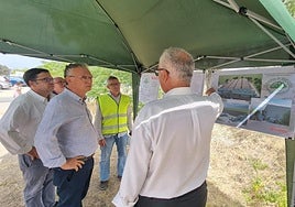 Visita del delegado del Gobierno a El Encinar de Humienta en Almaraz.