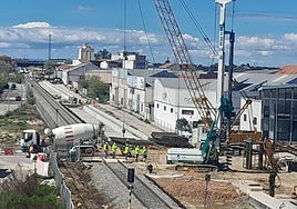 El desprendimiento de un muro en Navalmoral interrumpe la circulación ferroviaria