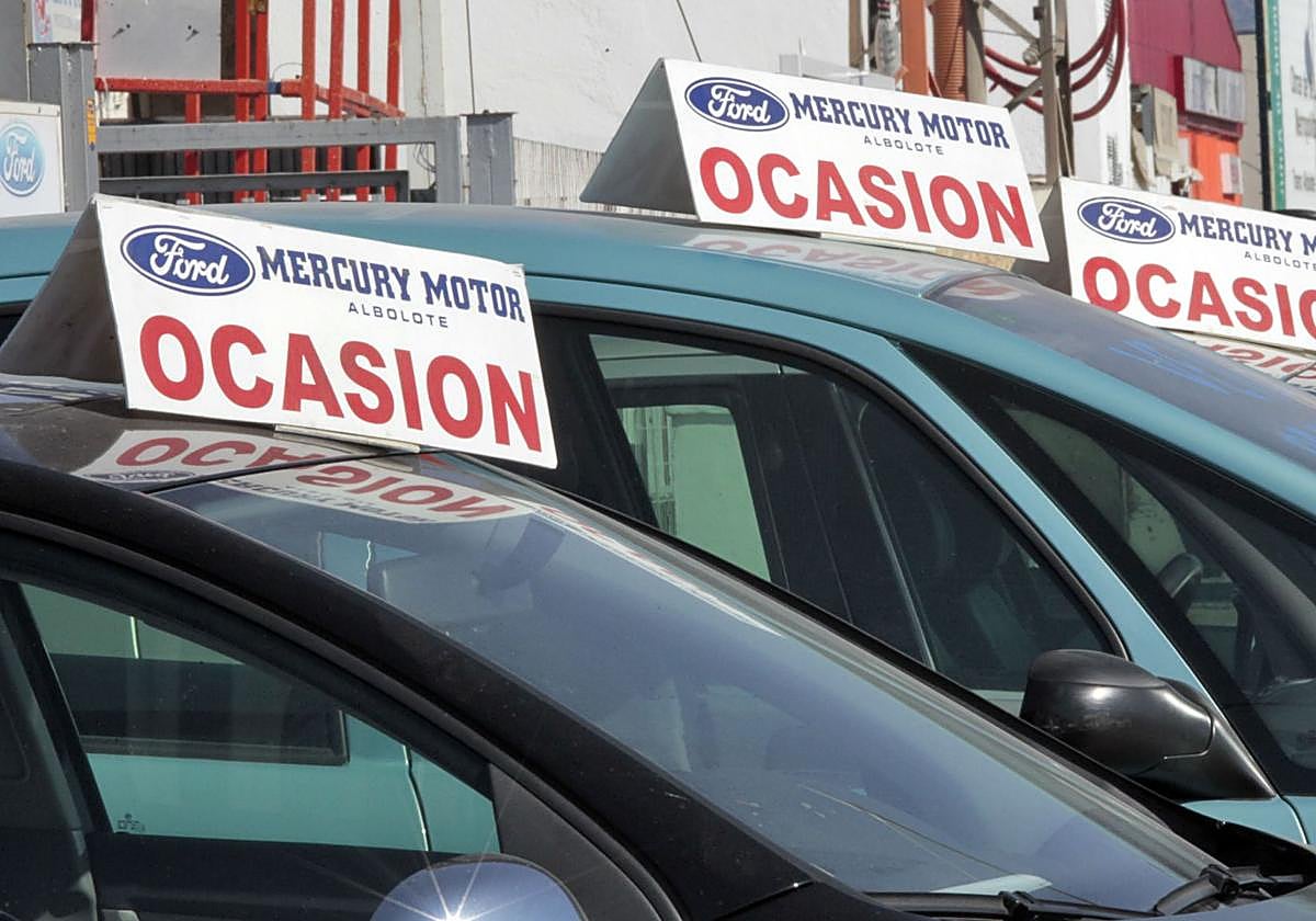 Cómo comprar un coche de segunda mano: 4 claves y qué revisar antes de pagar