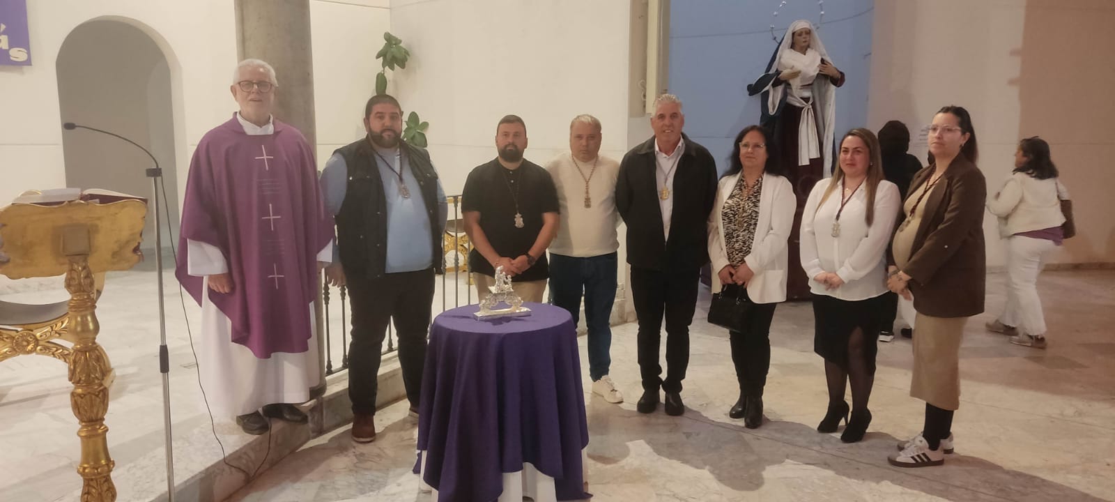 La Junta de Hermandad durante la bendición del Llamador