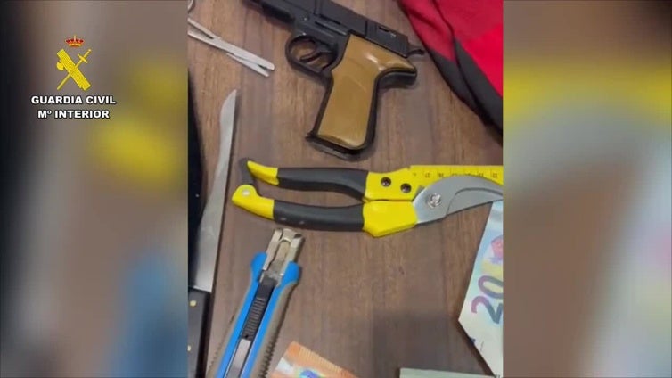 Prisión provisional para tres detenidos por dos robos con una pistola simulada en la provincia de Badajoz
