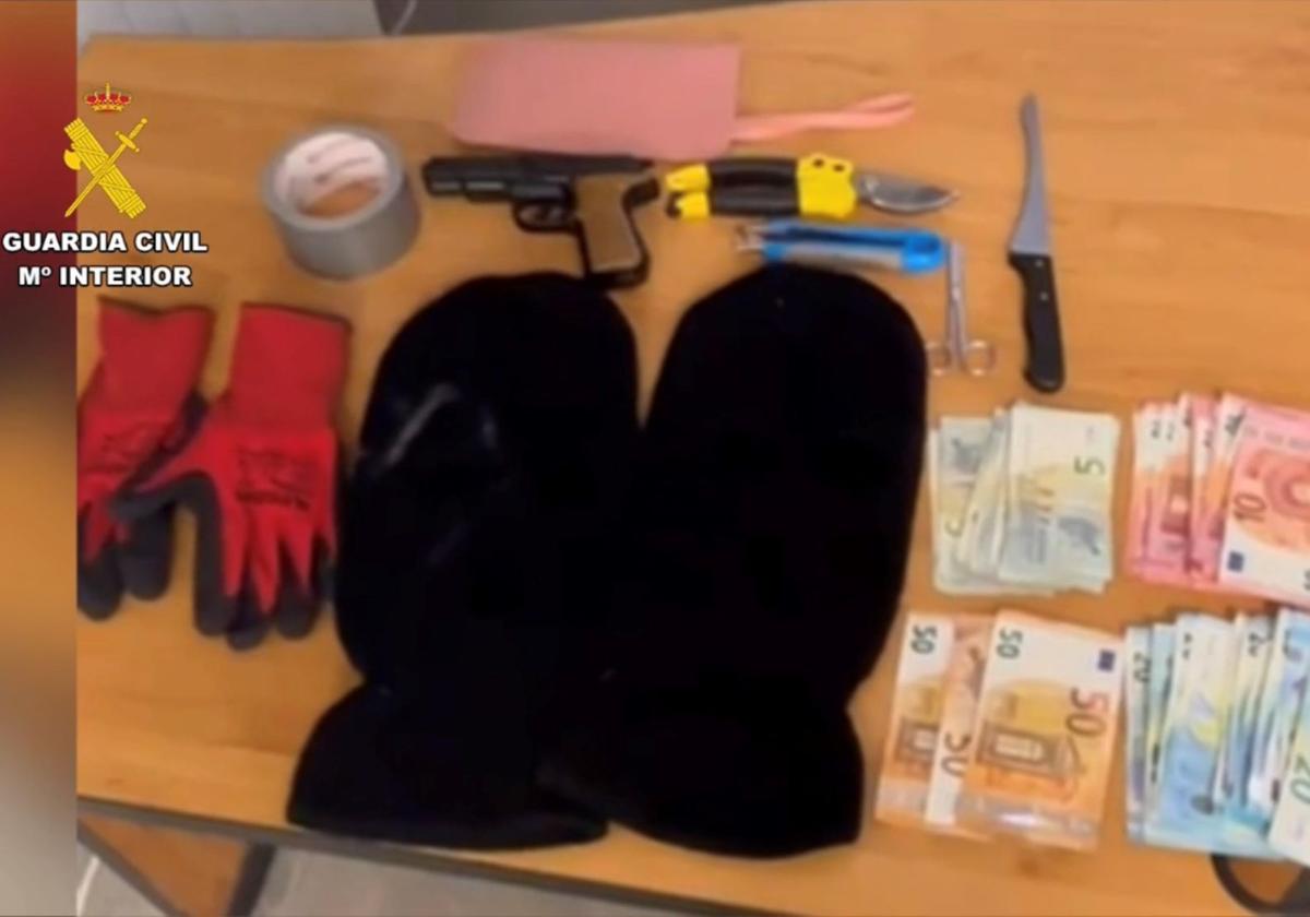 Prisión provisional para tres detenidos por dos robos con una pistola simulada en la provincia de Badajoz