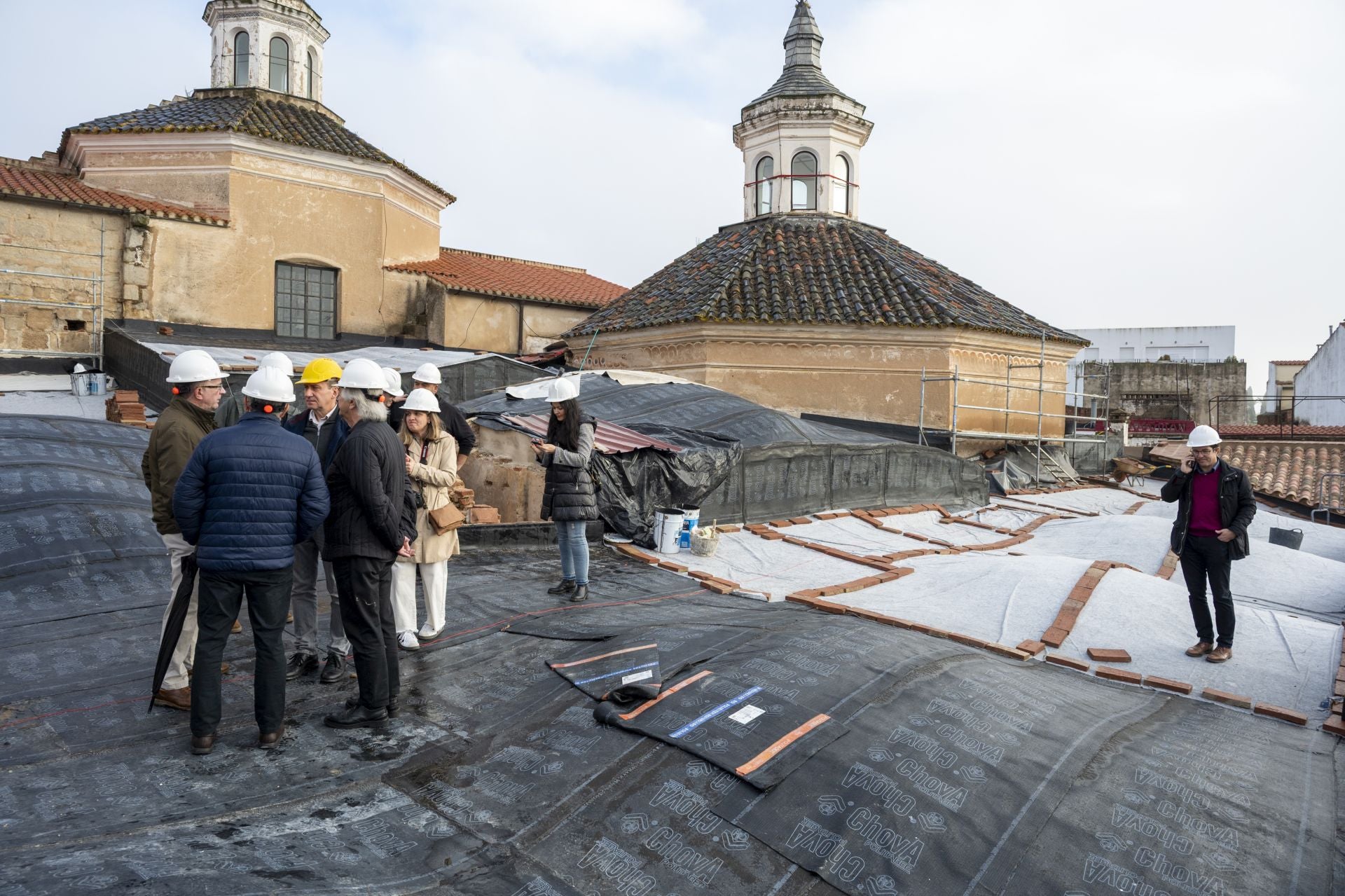 La recuperación de los tejados de la catedral de Badajoz, en imágenes