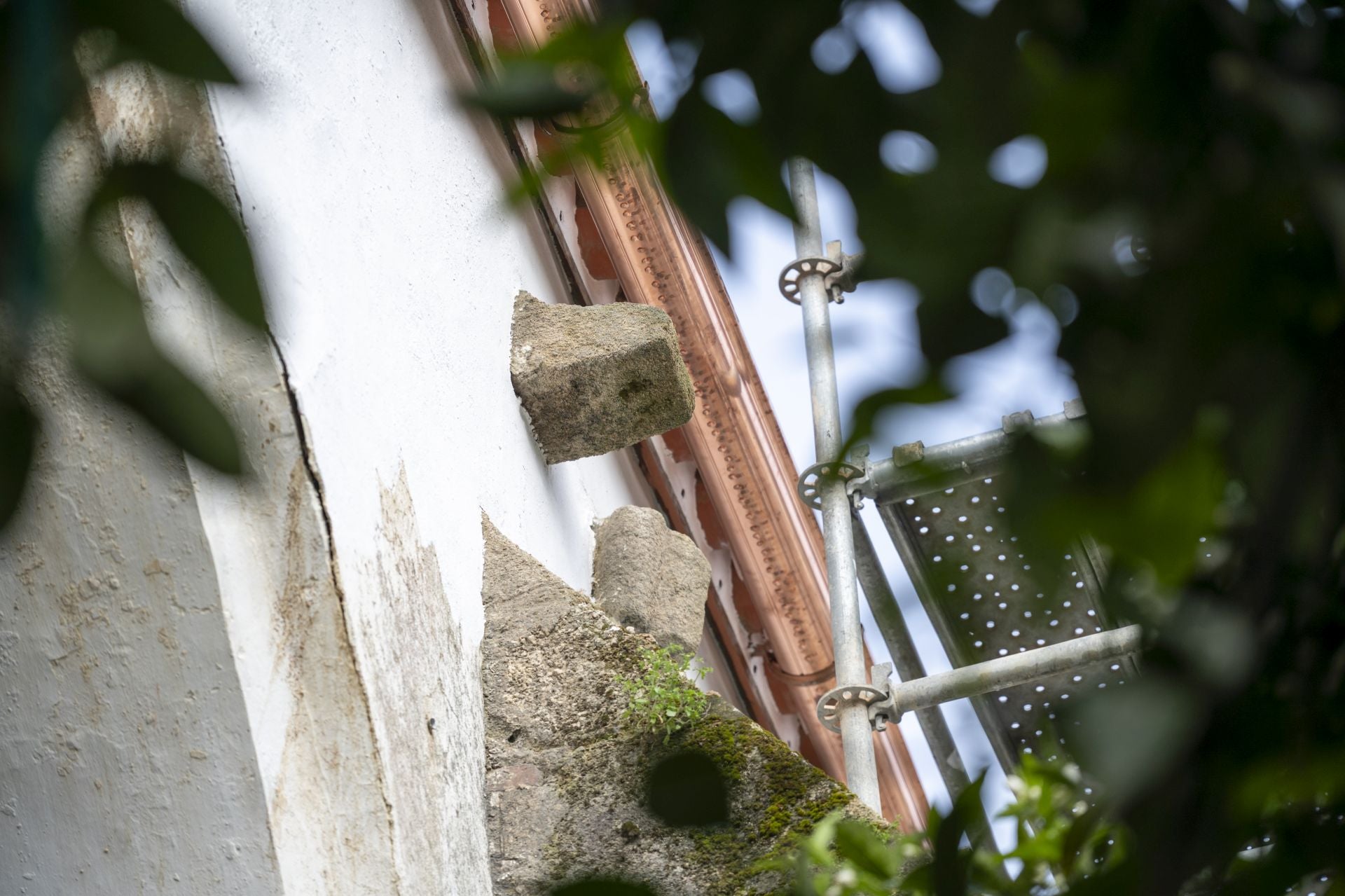 La recuperación de los tejados de la catedral de Badajoz, en imágenes