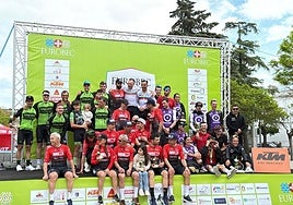 Podio con los tres equipos mejor clasificados de la EuroBec 2025.