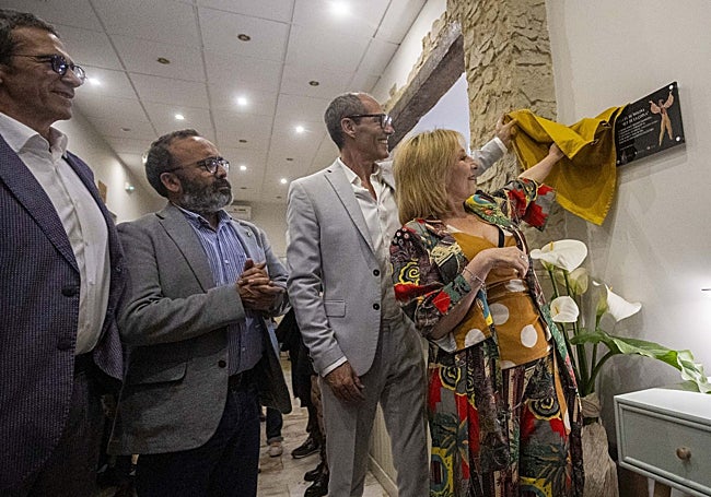 Descubrimiento de la placa en el hotel Alfonso IX.