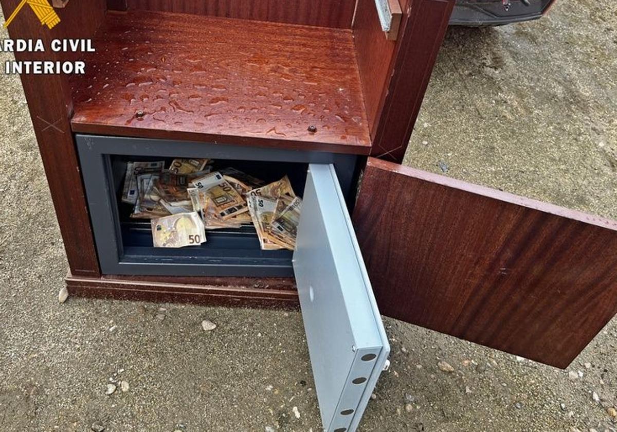 Detenidos por robar a punta de pistola joyas, dinero y un coche de una casa de Campanario