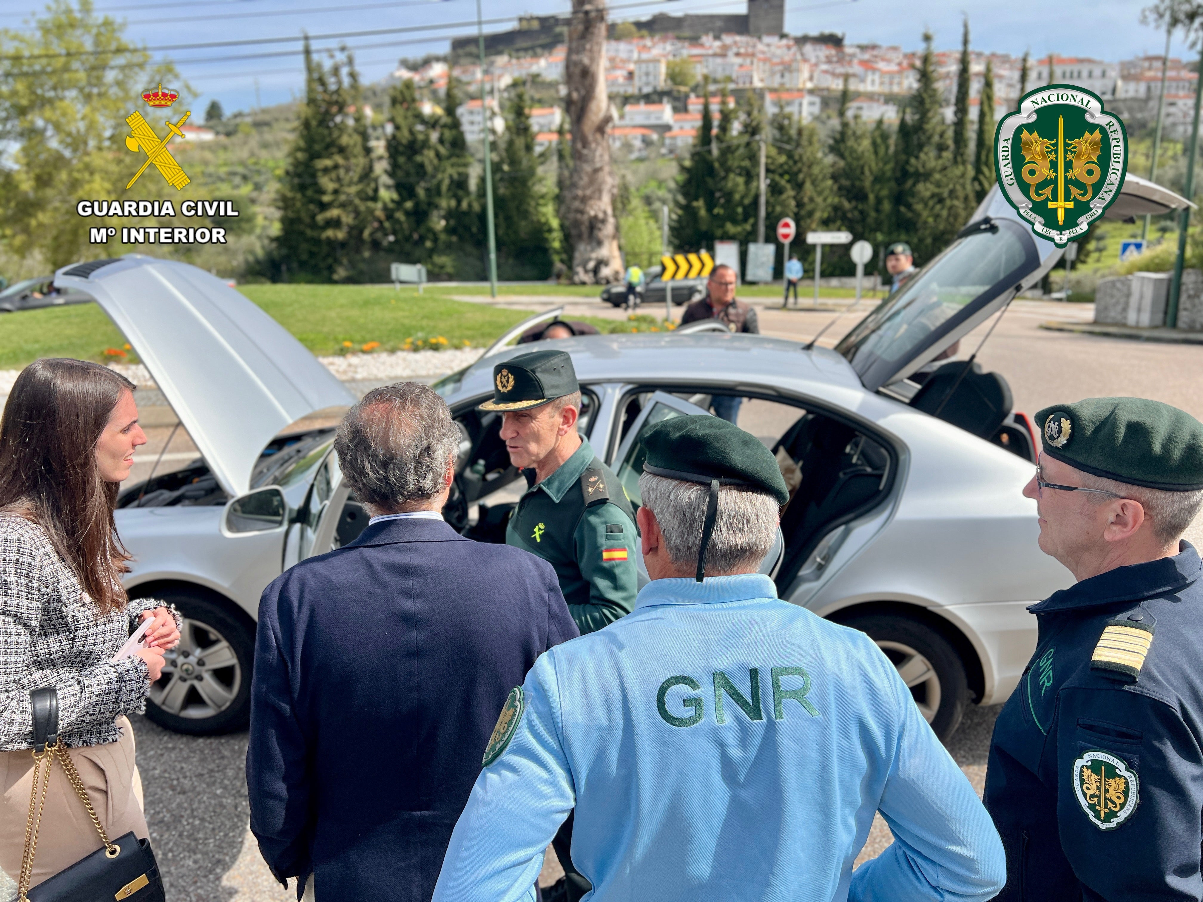 El simulacro de persecución policial transfronteriza entre la Guardia Civil de Cáceres y la GNR, en imágenes