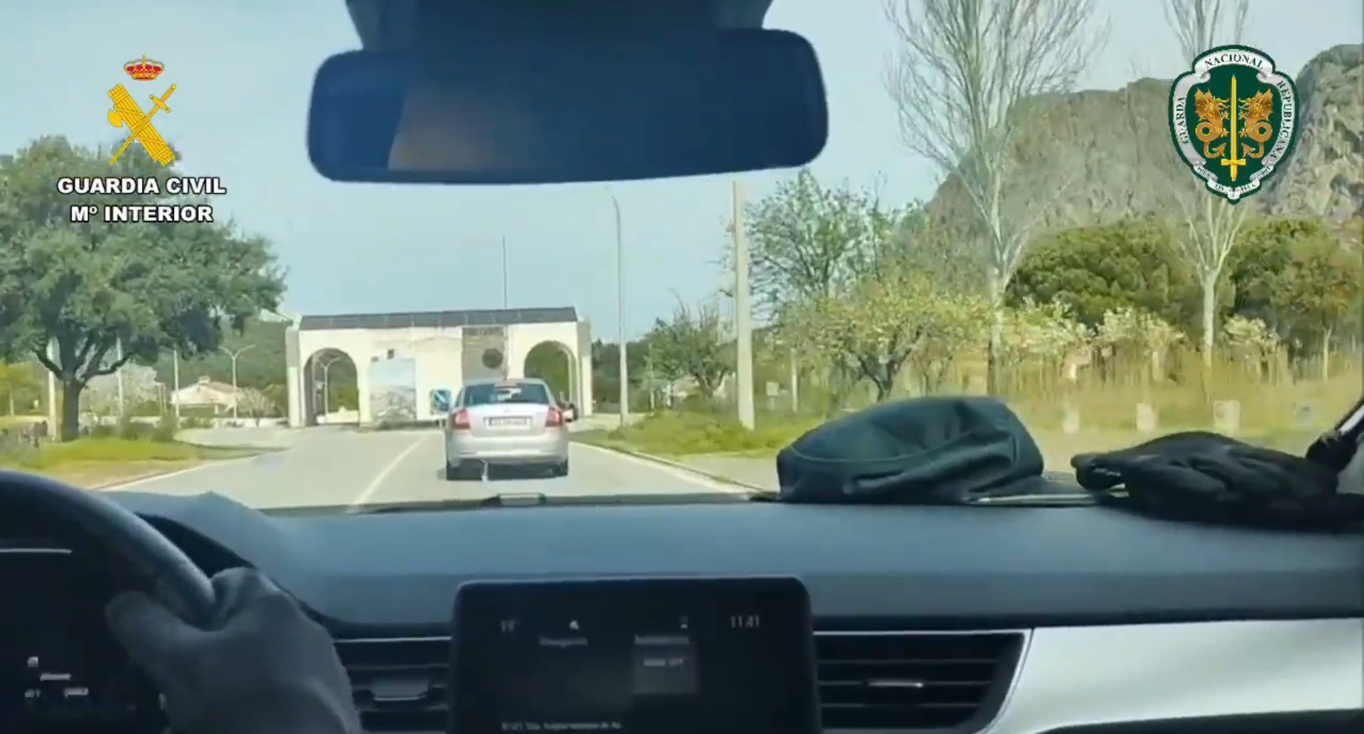 El simulacro de persecución policial transfronteriza entre la Guardia Civil de Cáceres y la GNR, en imágenes