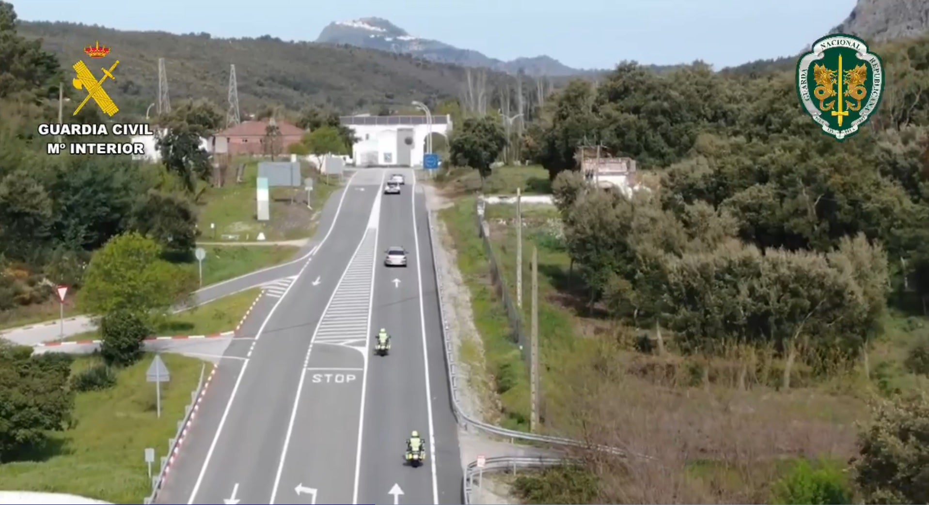 El simulacro de persecución policial transfronteriza entre la Guardia Civil de Cáceres y la GNR, en imágenes