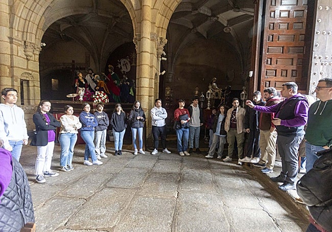 Cofrades de la hermandad del Nazareno asistentes al ensayo del pasado día 5.