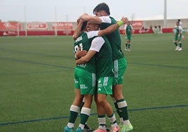 Alegría verdiblanca tras anotar un gol en el empate ante el Illescas.