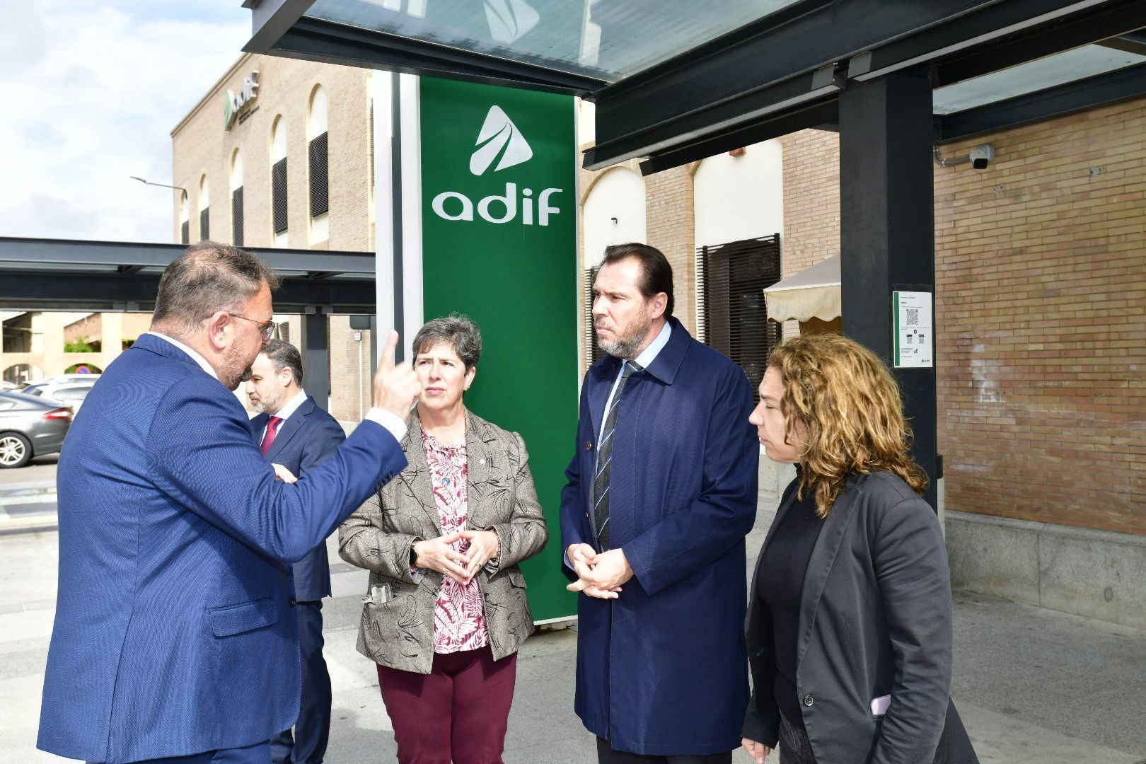 Fotos | Óscar Puente llega a Mérida en un tren a 303 kilómetros por hora