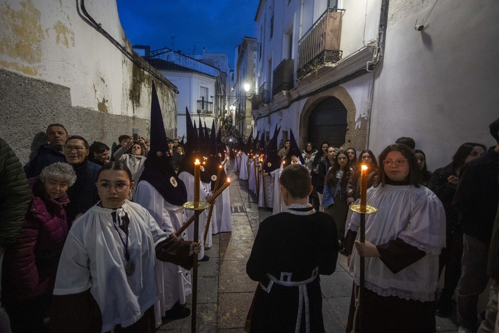 Las mejores imágenes del Lunes Santo en Cáceres