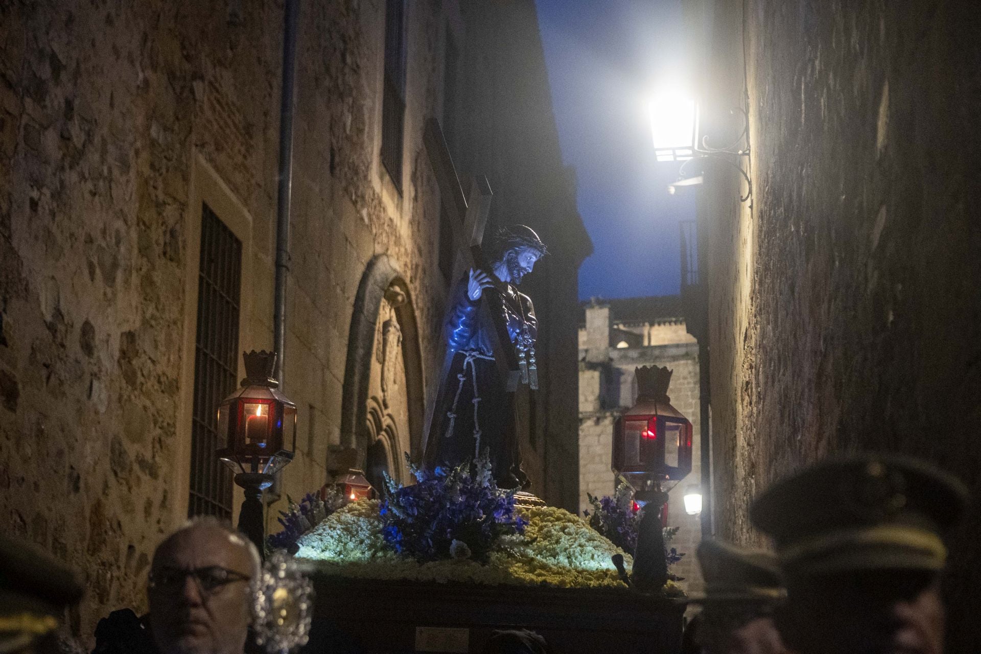 Las mejores imágenes del Lunes Santo en Cáceres