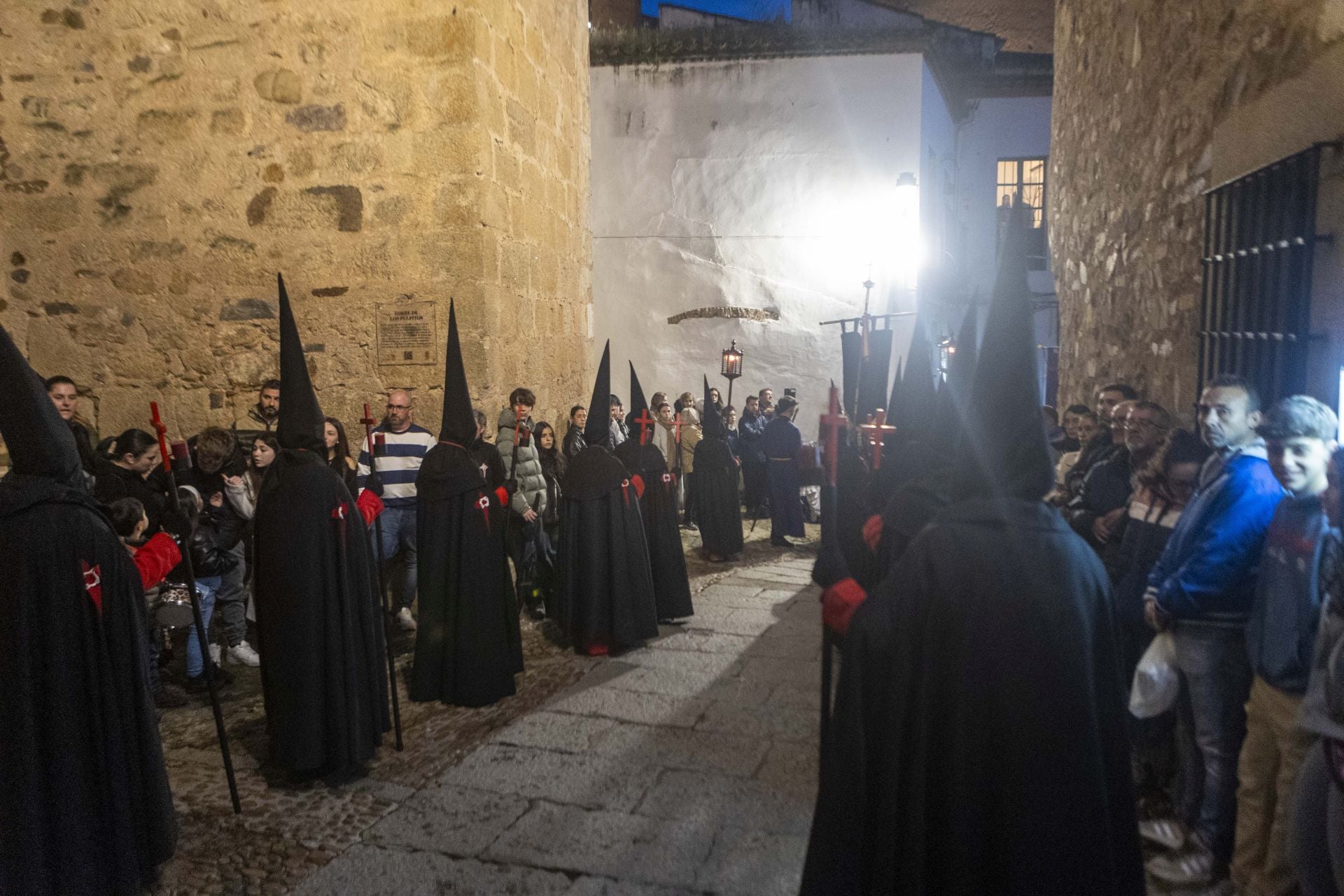 Las mejores imágenes del Lunes Santo en Cáceres