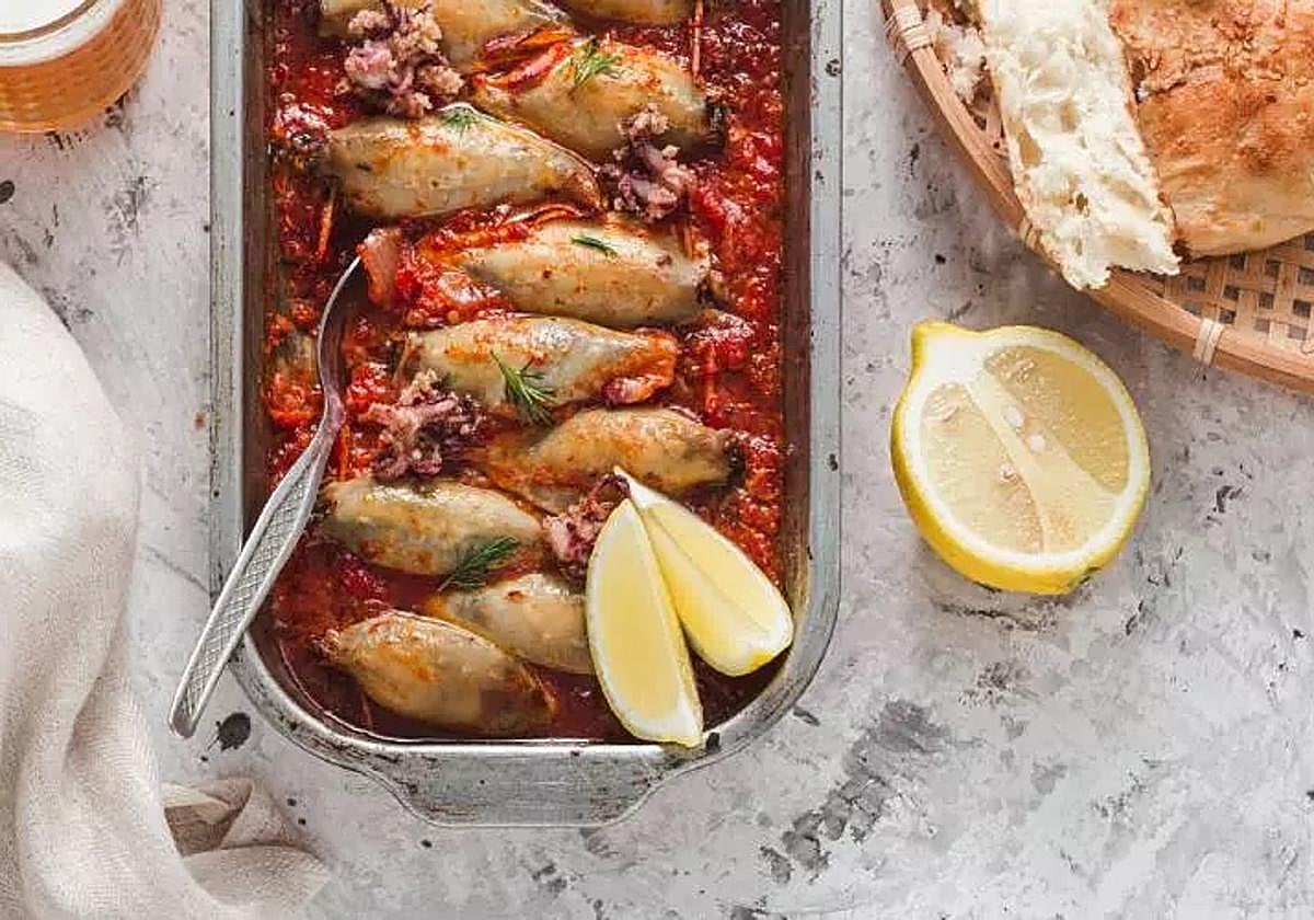 Calamares con salsa casera de tomate