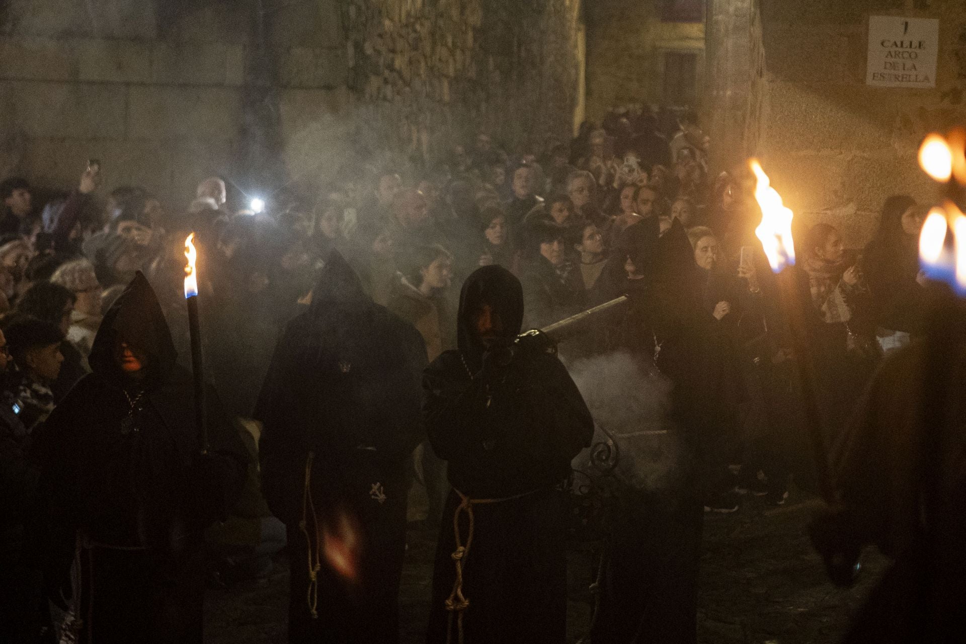 Las mejores imágenes de la procesión del Cristo Negro en Cáceres