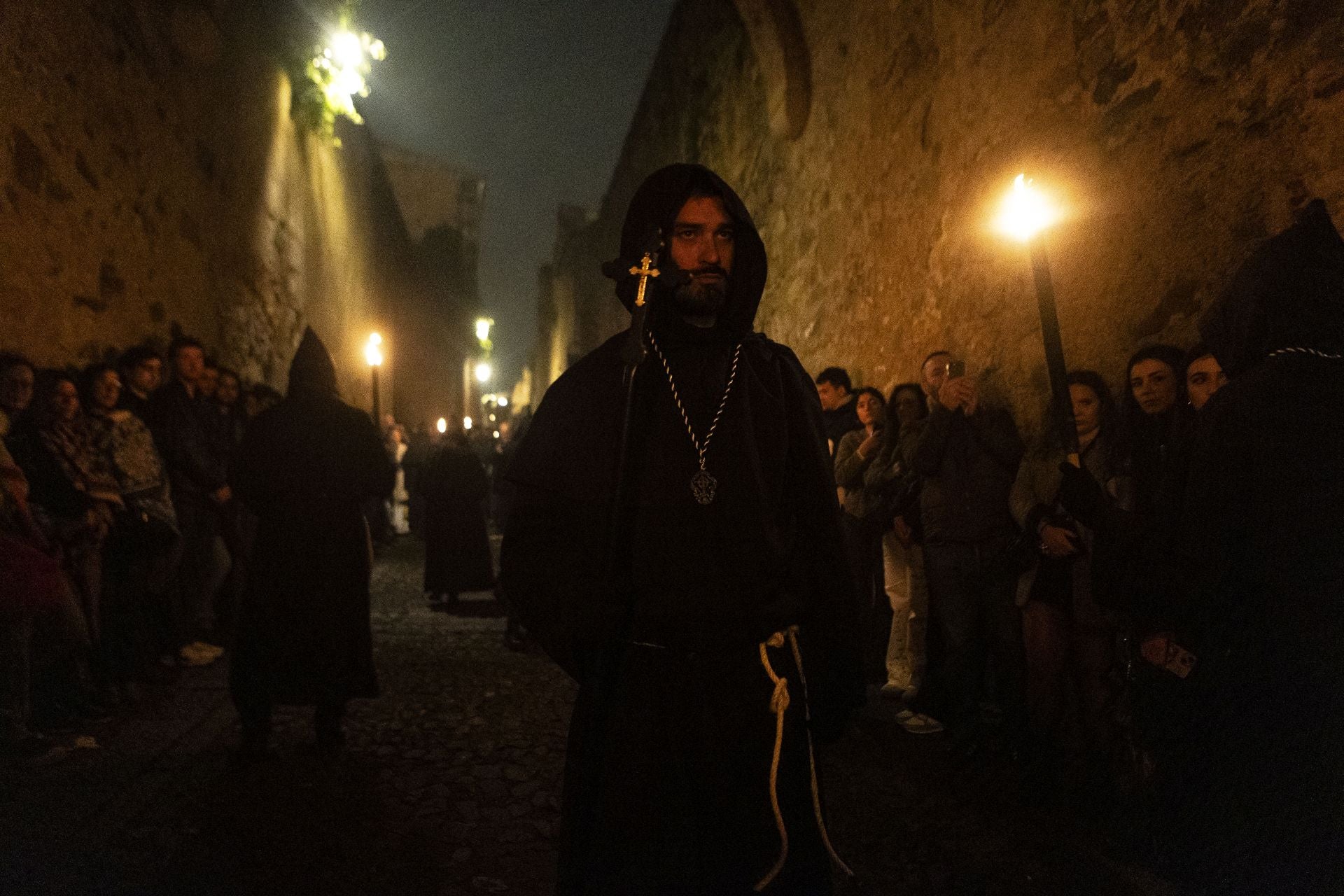 Las mejores imágenes de la procesión del Cristo Negro en Cáceres