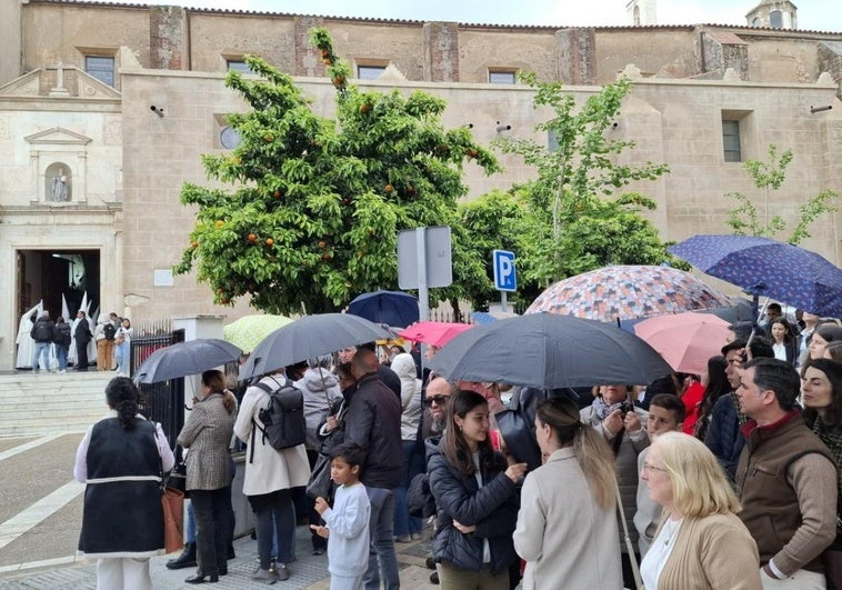 El Jueves Santo vence a la lluvia