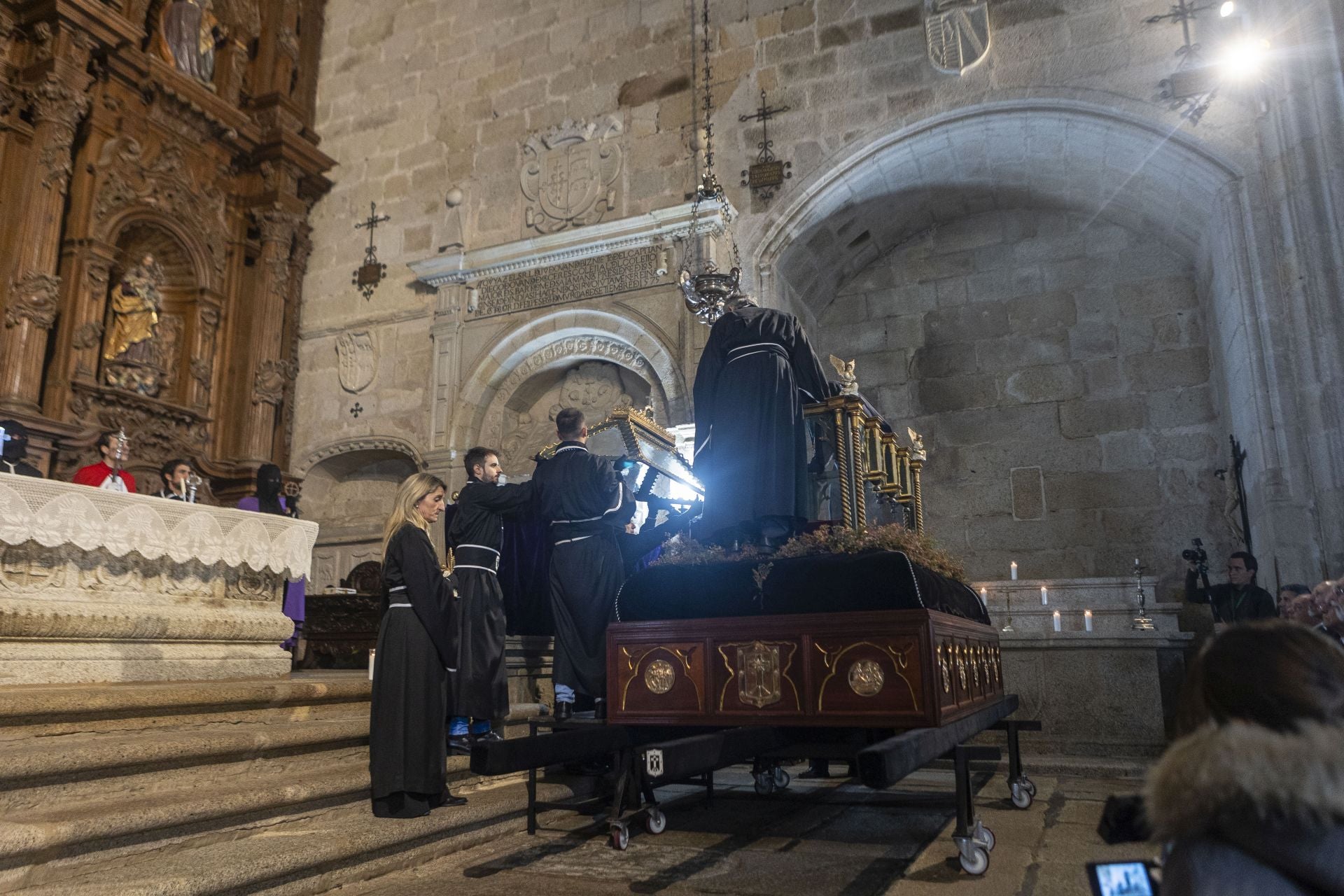 La suspensión del Santo Entierro de Cáceres, en imágenes
