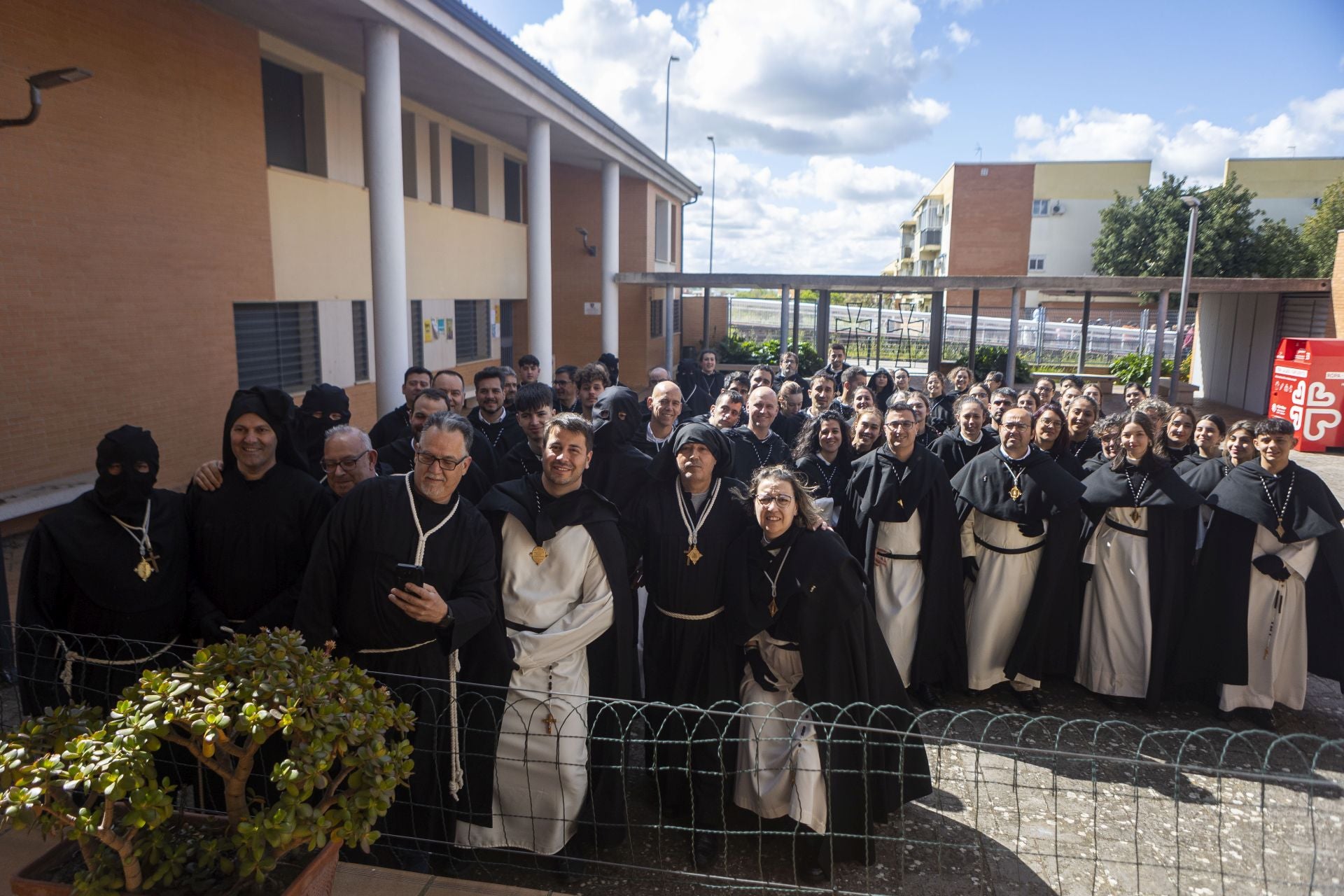 La procesión de la Cofradía del Cristo de la Victoria de Cáceres, en imágenes