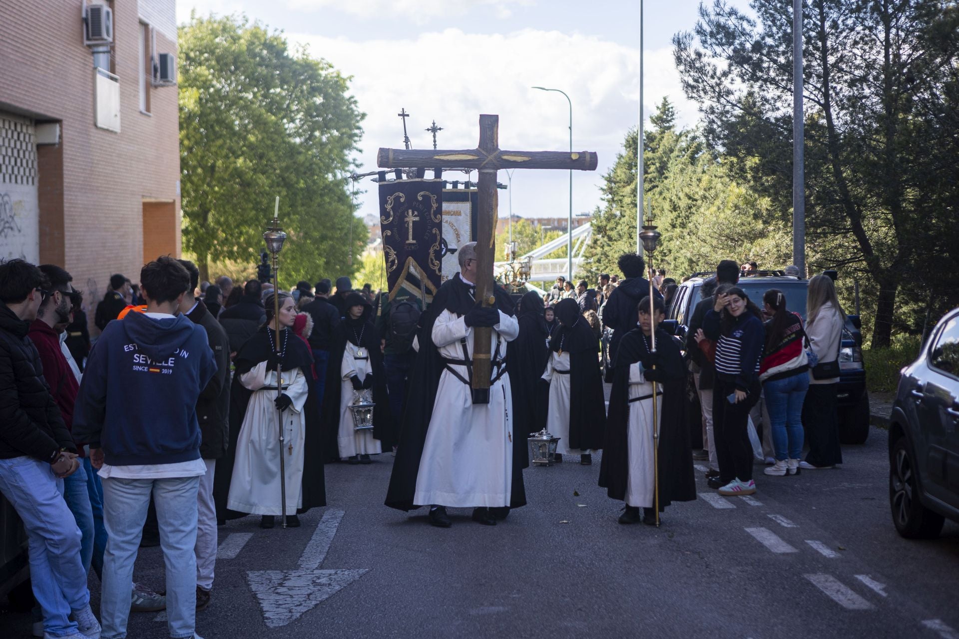 La procesión de la Cofradía del Cristo de la Victoria de Cáceres, en imágenes