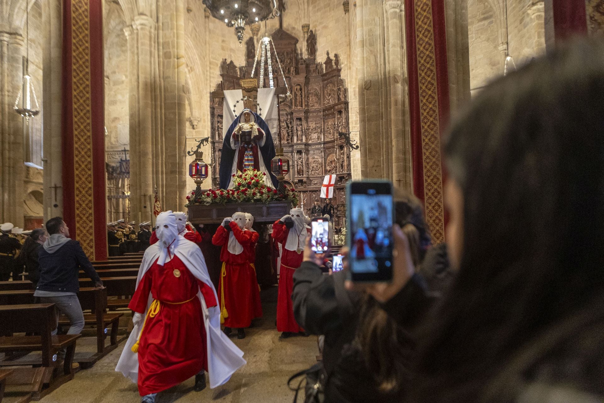 La procesión de la Cofradía de Batallas en Cáceres, en imágenes