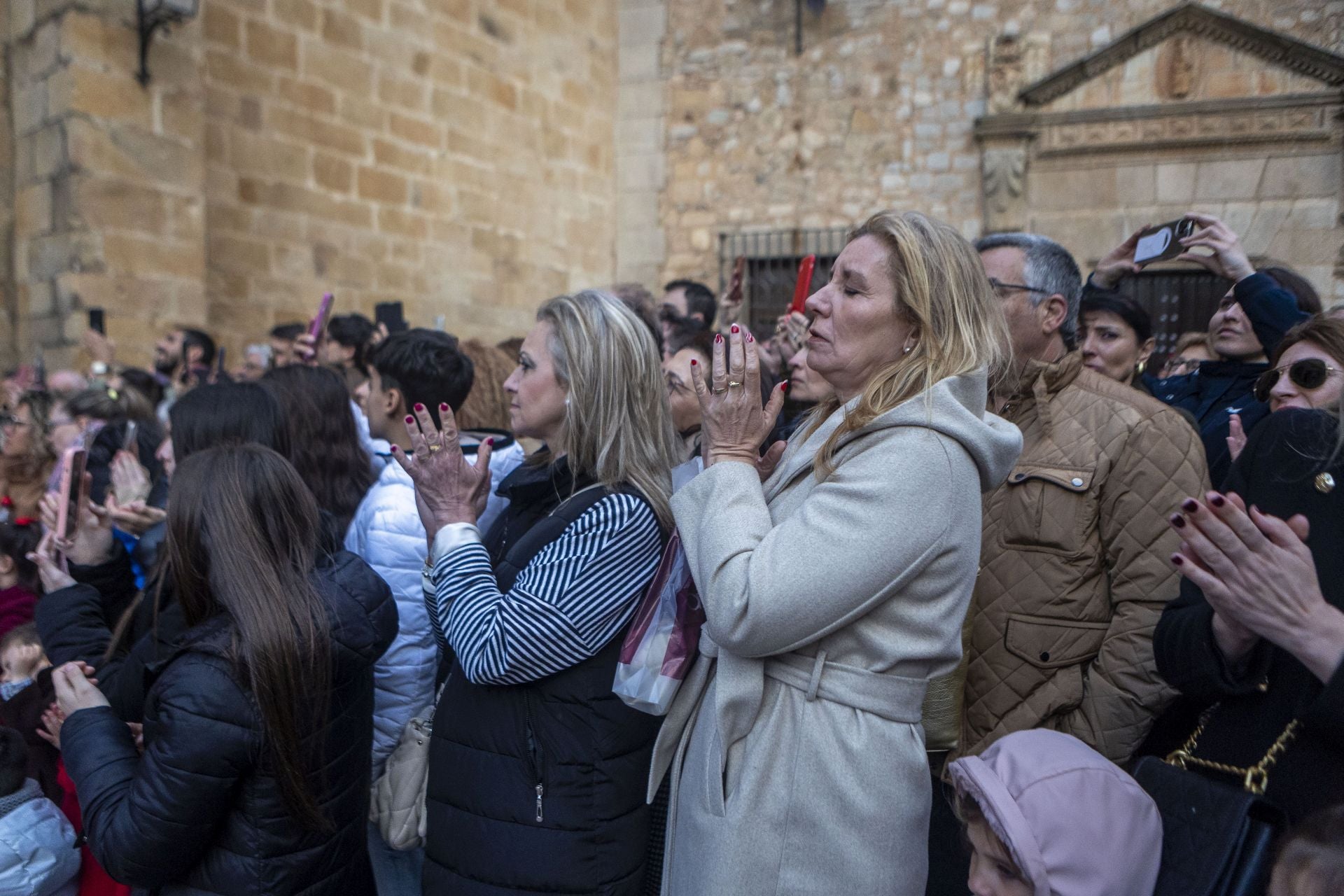 La procesión de la Cofradía de Batallas en Cáceres, en imágenes
