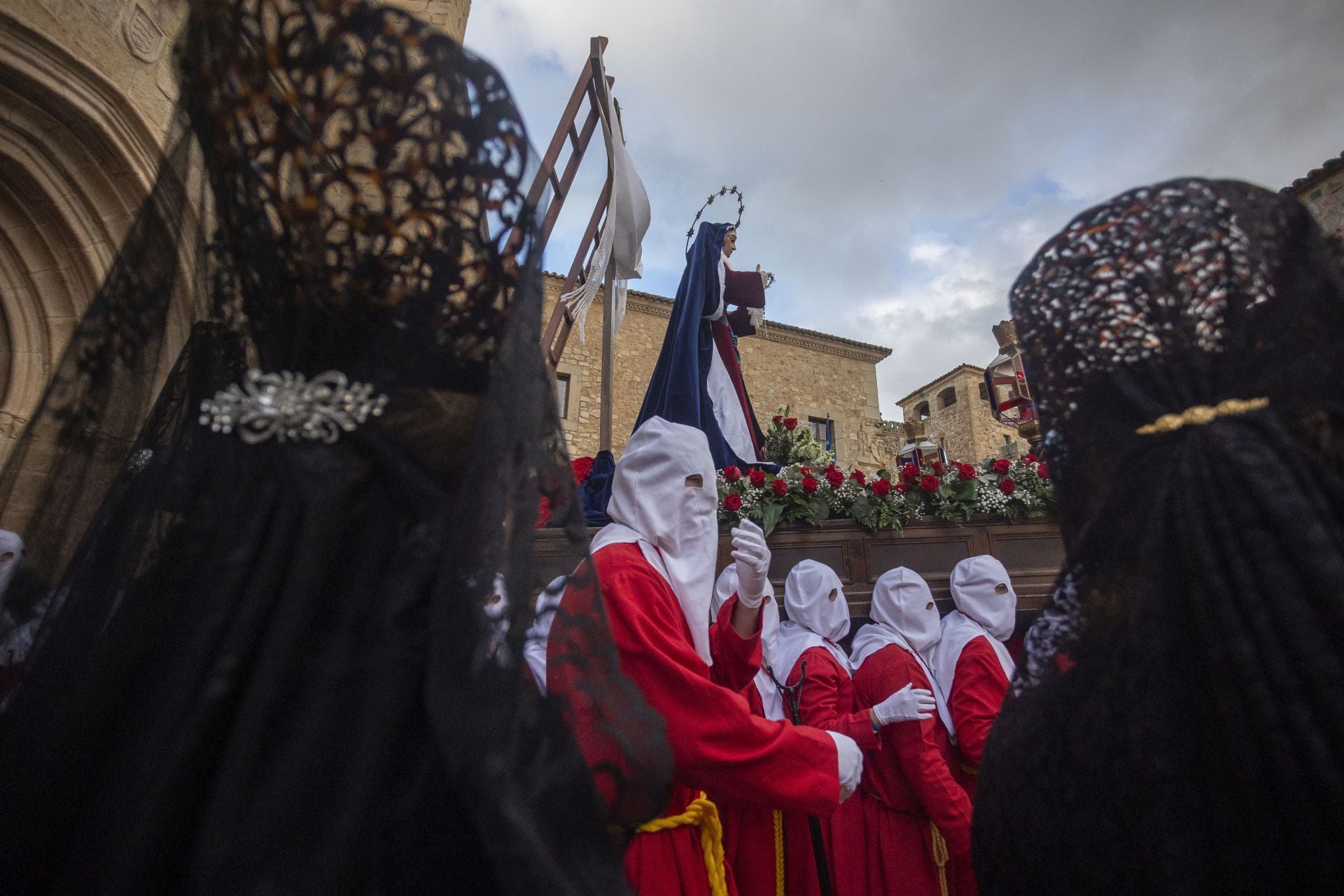 La procesión de la Cofradía de Batallas en Cáceres, en imágenes