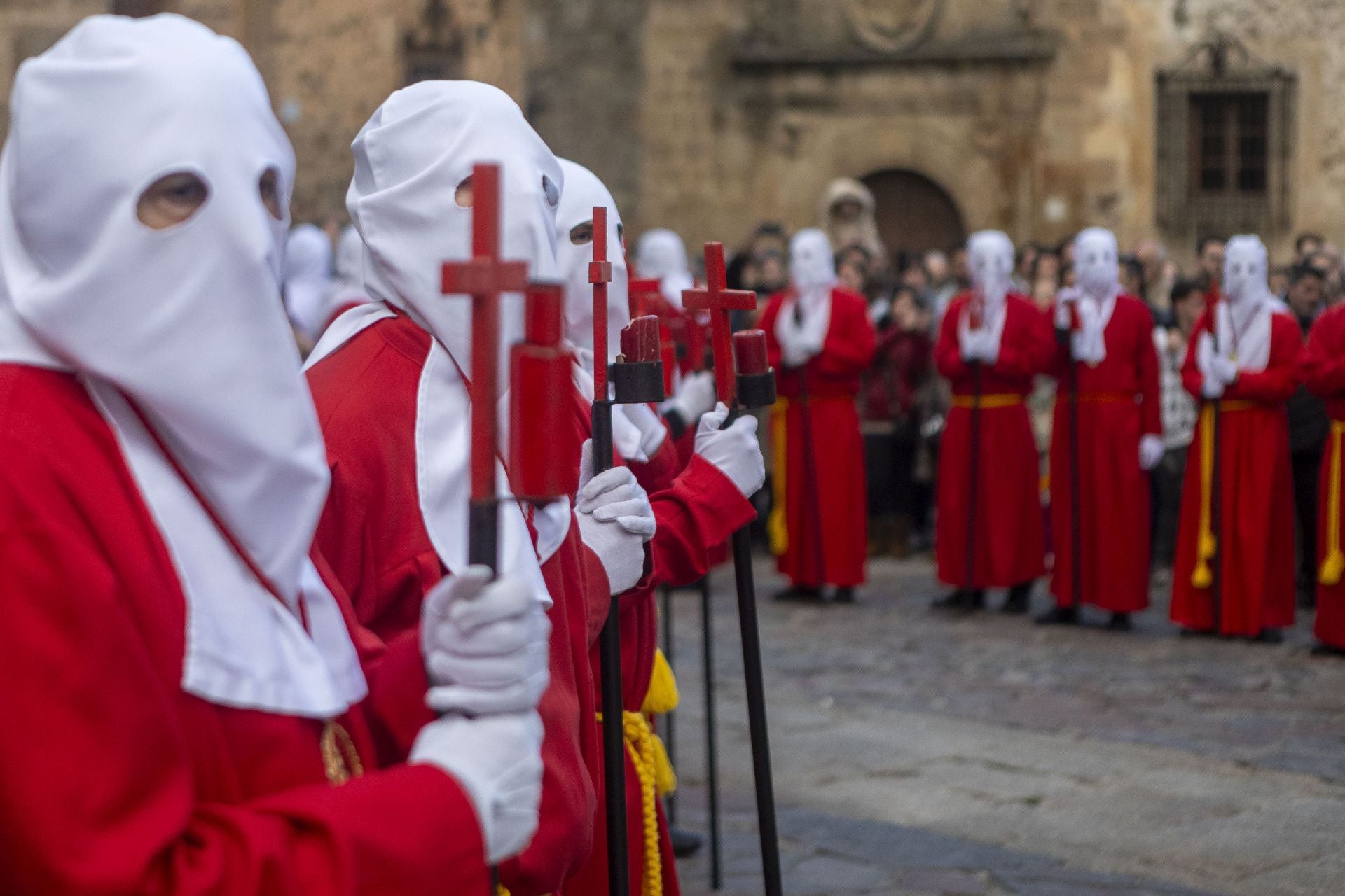La procesión de la Cofradía de Batallas en Cáceres, en imágenes
