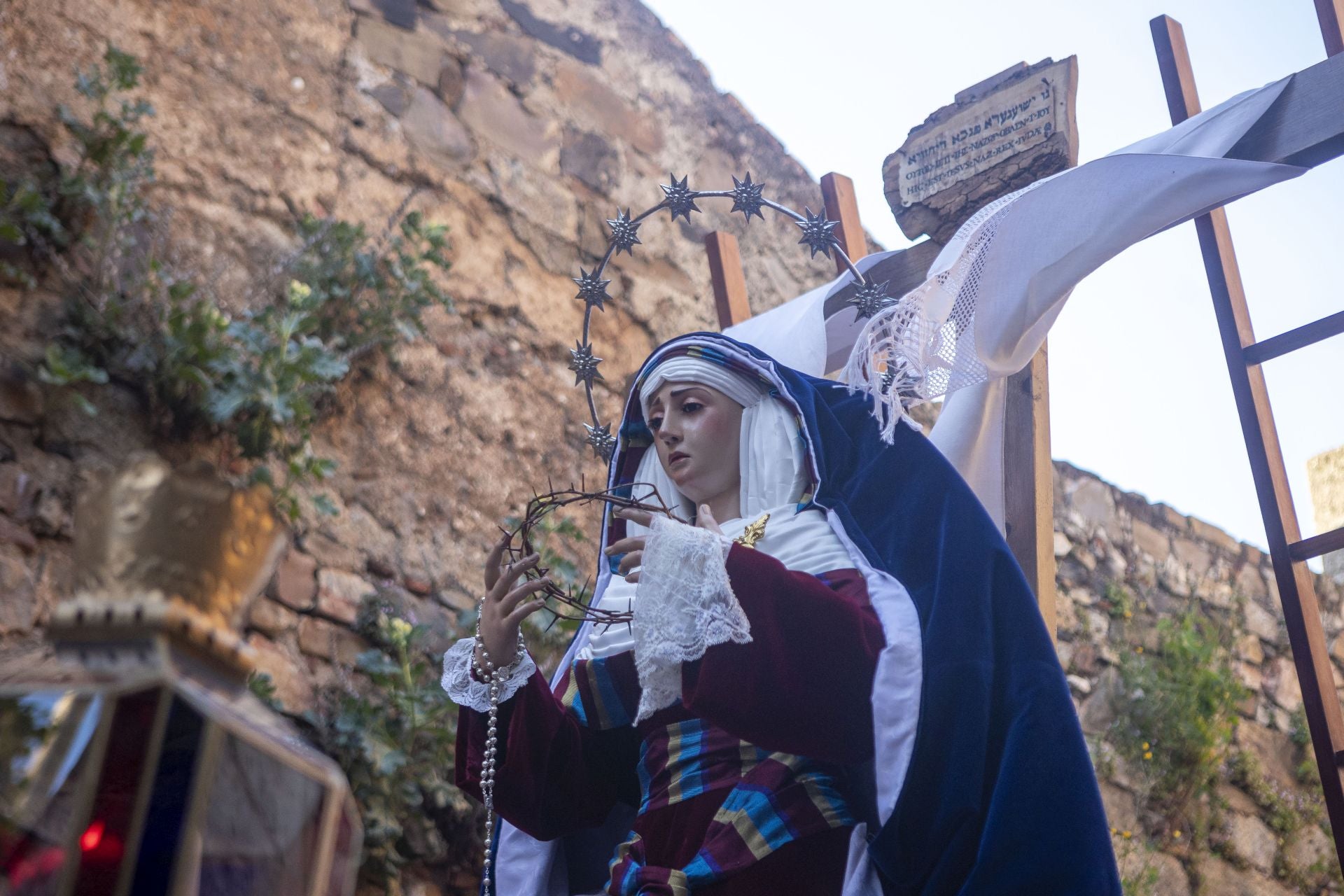 La procesión de la Cofradía de Batallas en Cáceres, en imágenes