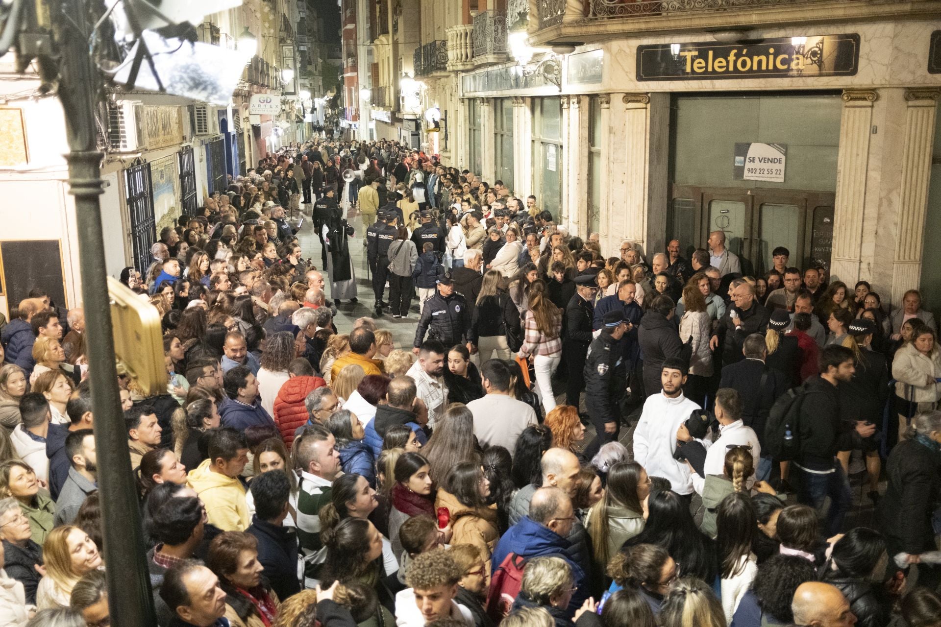La procesión de la Virgen de la Soledad de Badajoz, en imágenes
