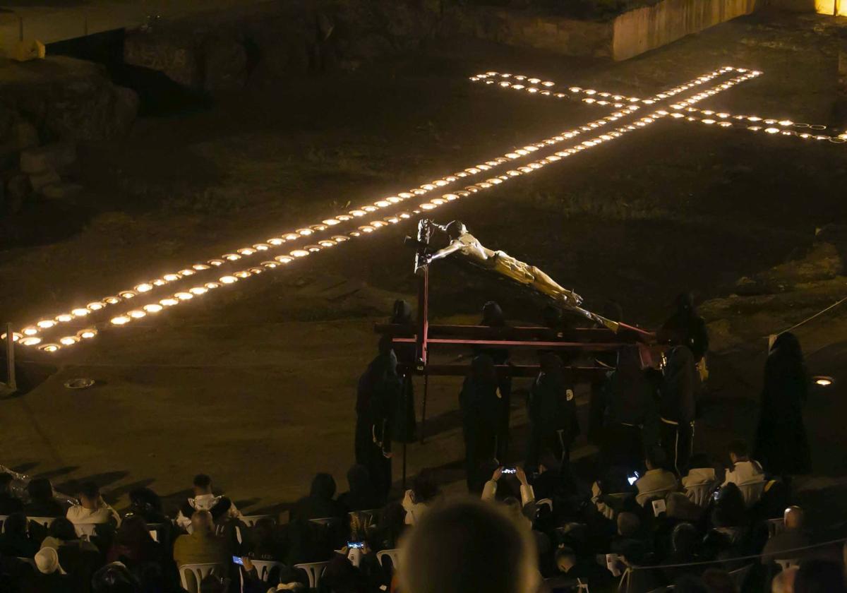 Las mejores imágenes del viacrucis en el Anfiteatro de Mérida