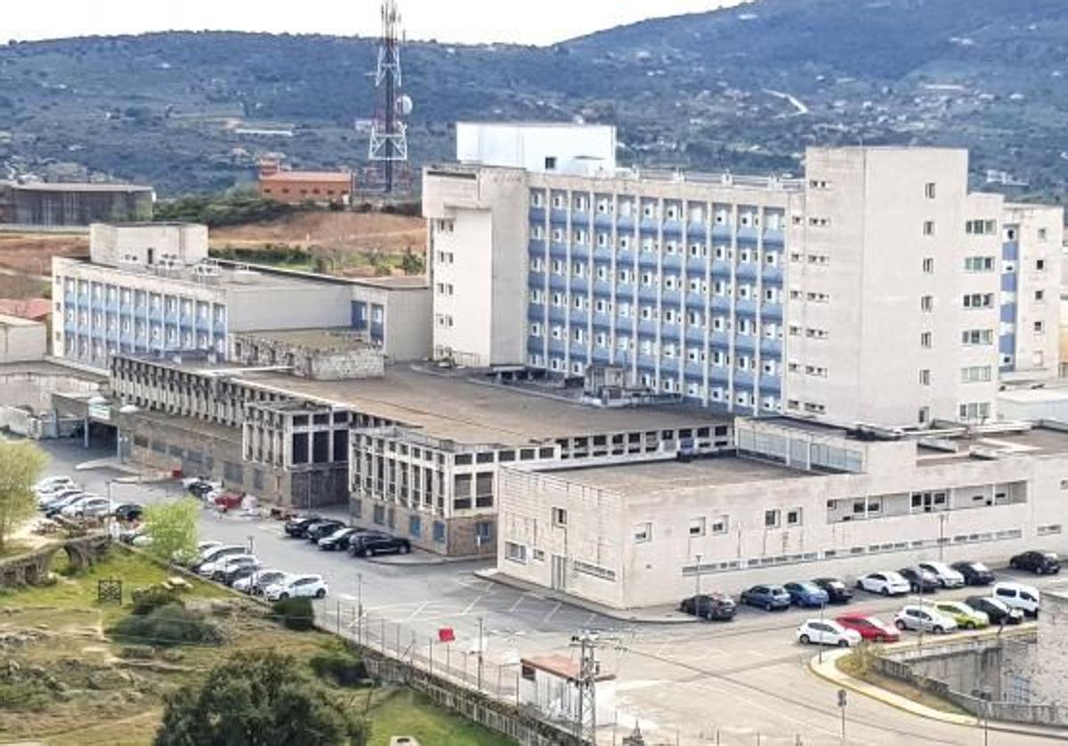 Rescatan a una mujer que ha resultado herida en el paraje de Los Pilones