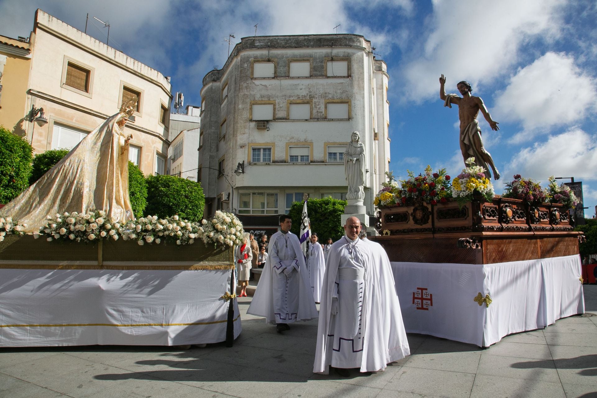 Fotos | Así fue la procesión de Jesús Resucitado en Mérida