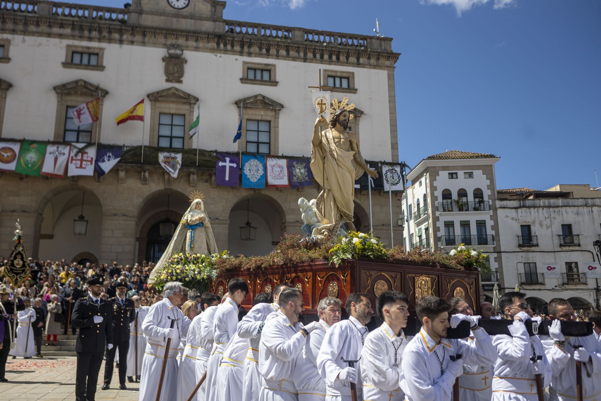 Fotos | Así ha puesto Cáceres el broche final a la Semana Santa