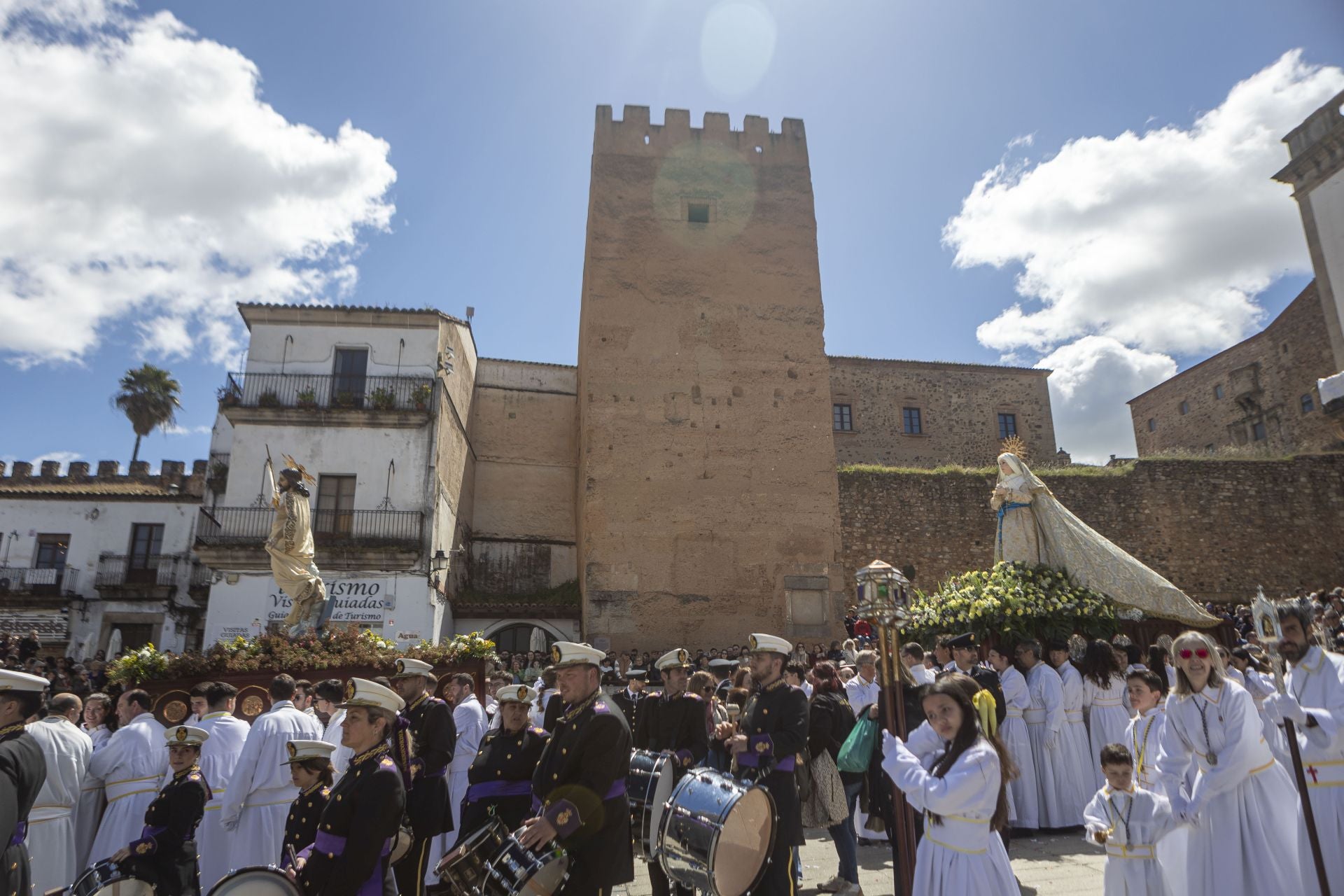 Fotos | Así ha puesto Cáceres el broche final a la Semana Santa