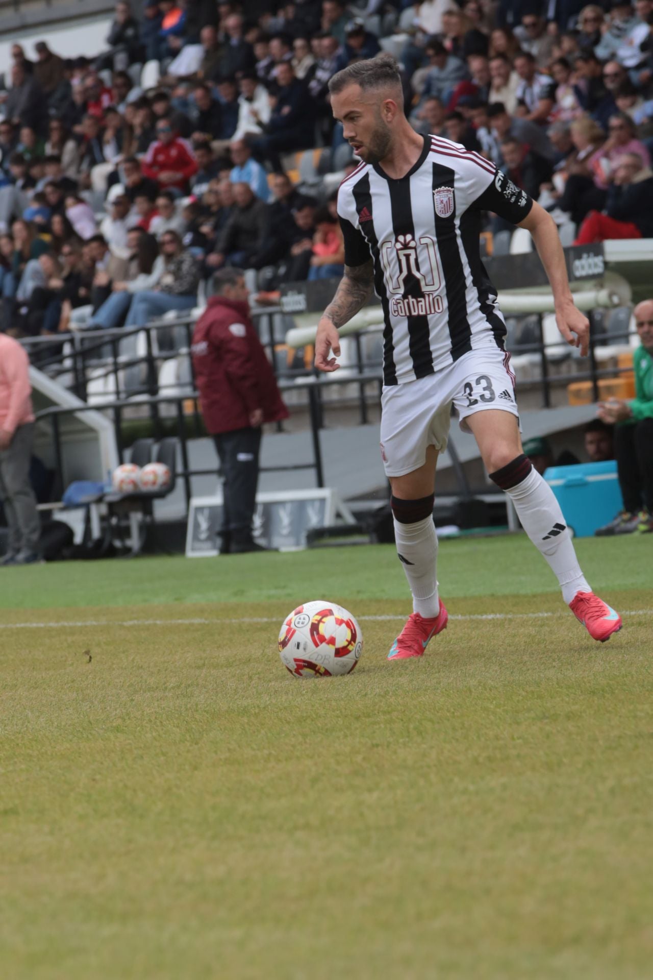 El partido entre el Badajoz y el Santa Amalia, en imágenes