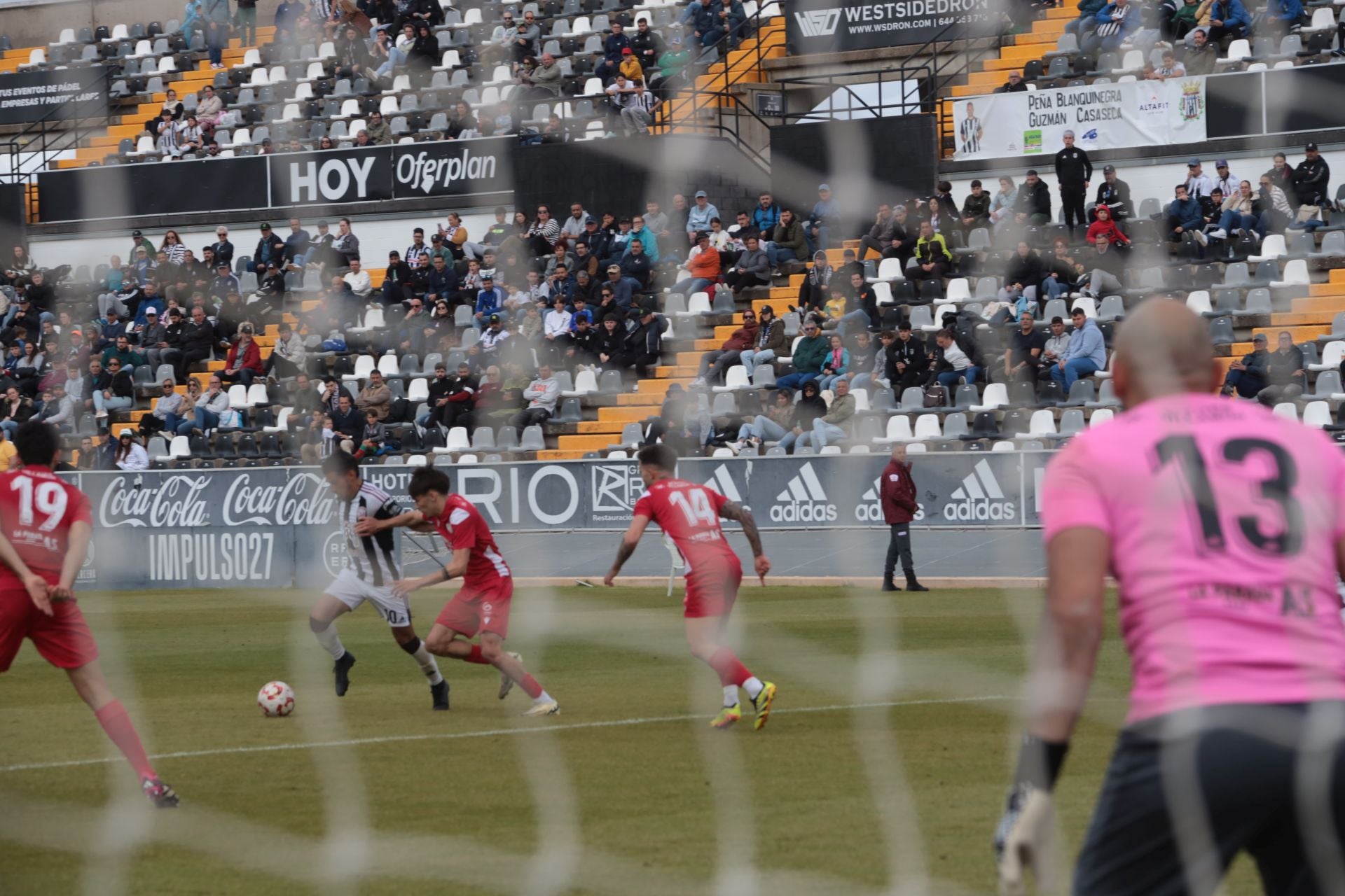 El partido entre el Badajoz y el Santa Amalia, en imágenes