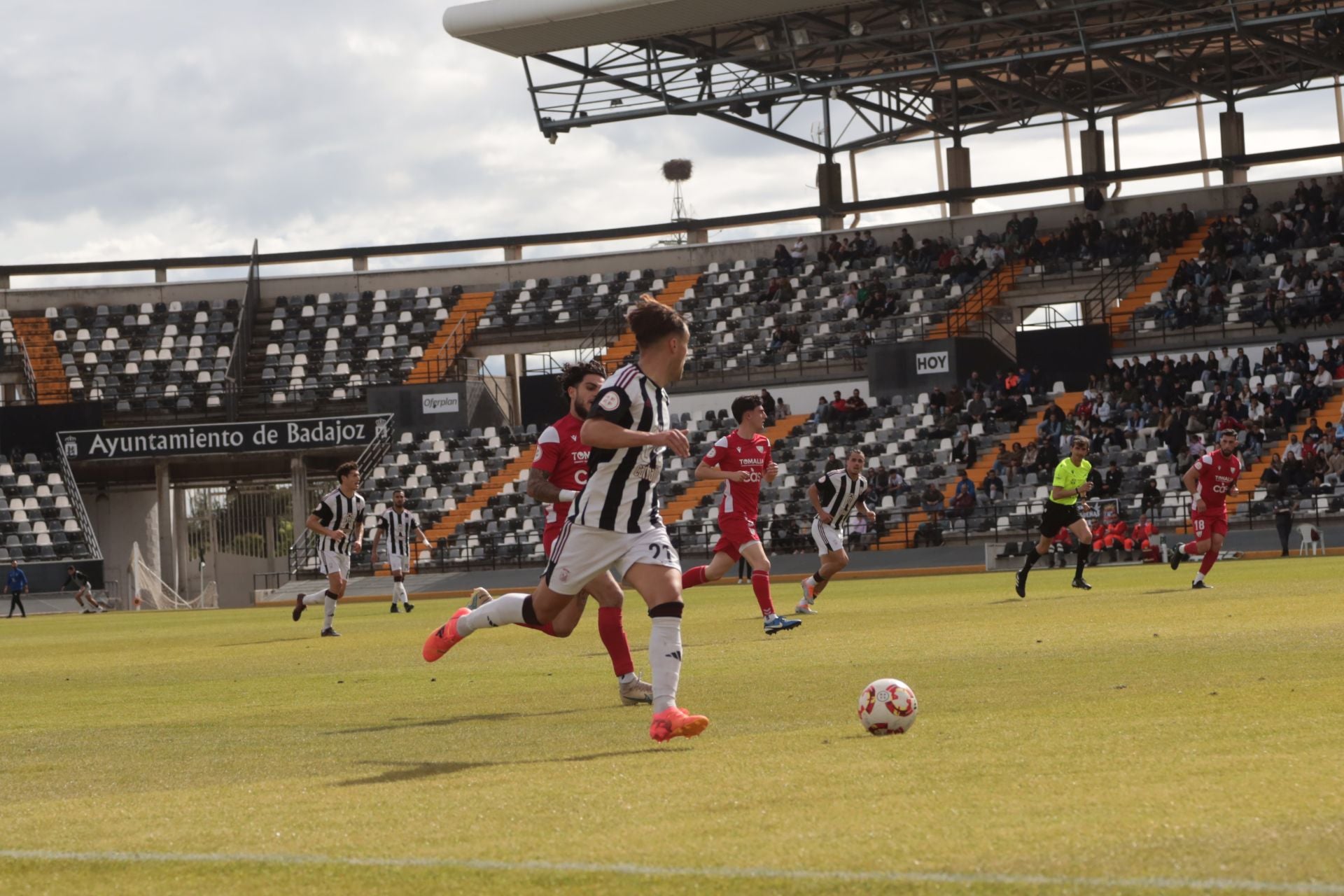 El partido entre el Badajoz y el Santa Amalia, en imágenes