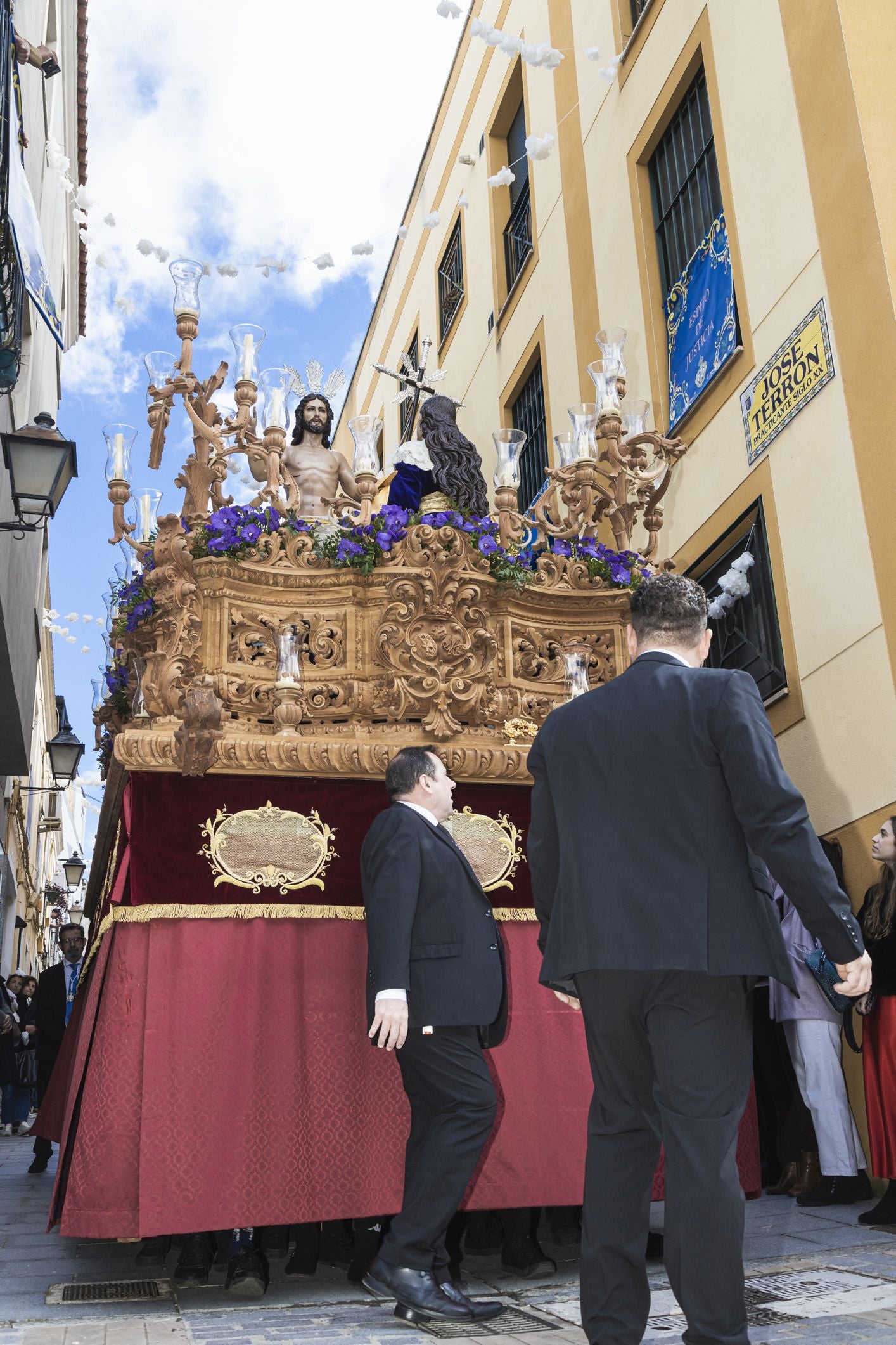 Fotos | Así ha sido la procesión de la Hermandad del Resucitado