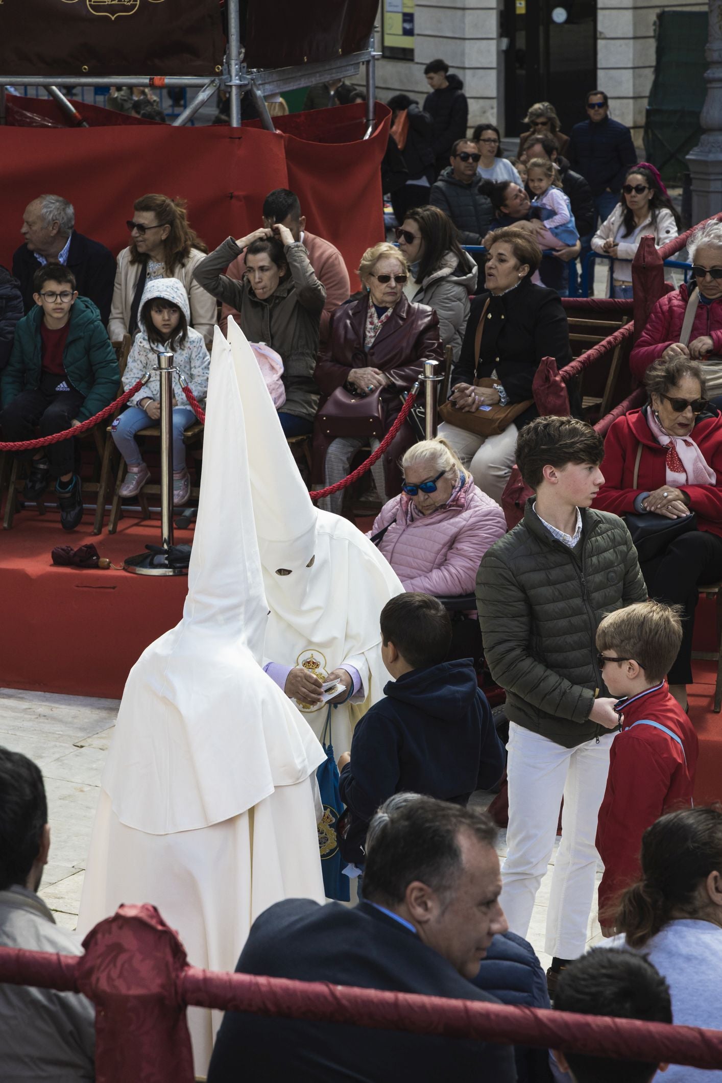 Fotos | Así ha sido la procesión de la Hermandad del Resucitado